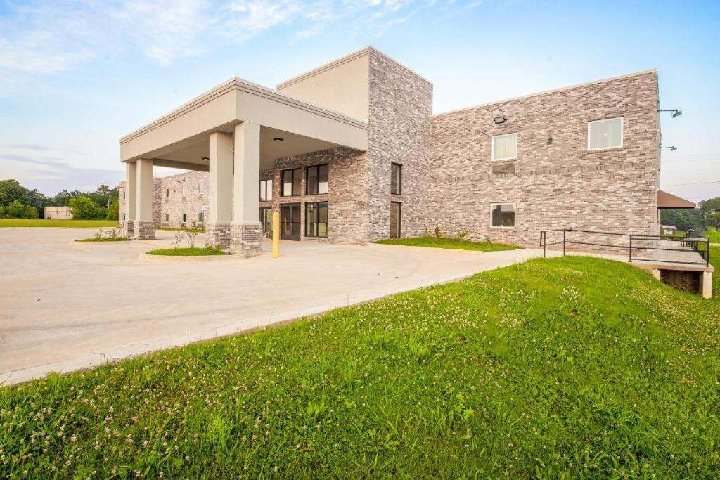Royal Inn & Suites