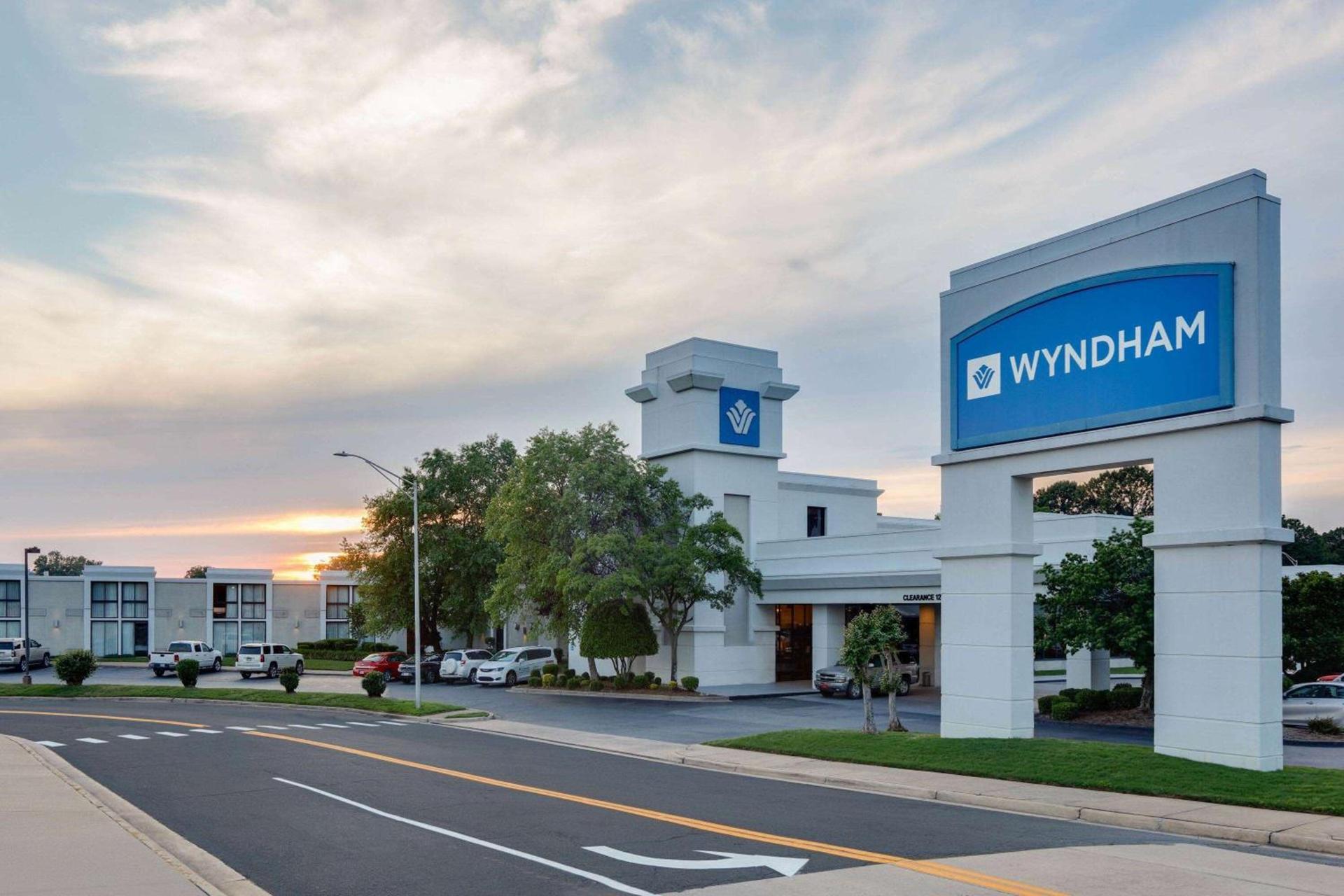 Wyndham Riverfront Hotel — hotel in Little Rock