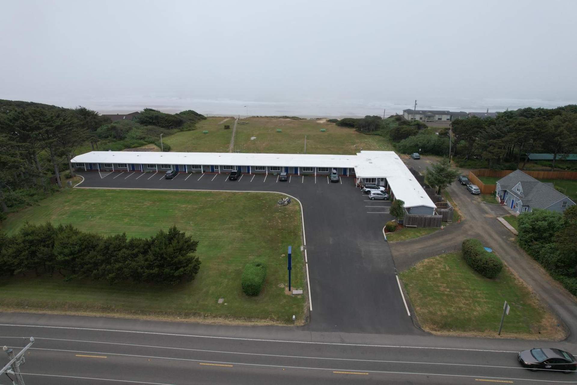 Tillicum Beach Motel - Formerly Deane's Oceanfront Lodge