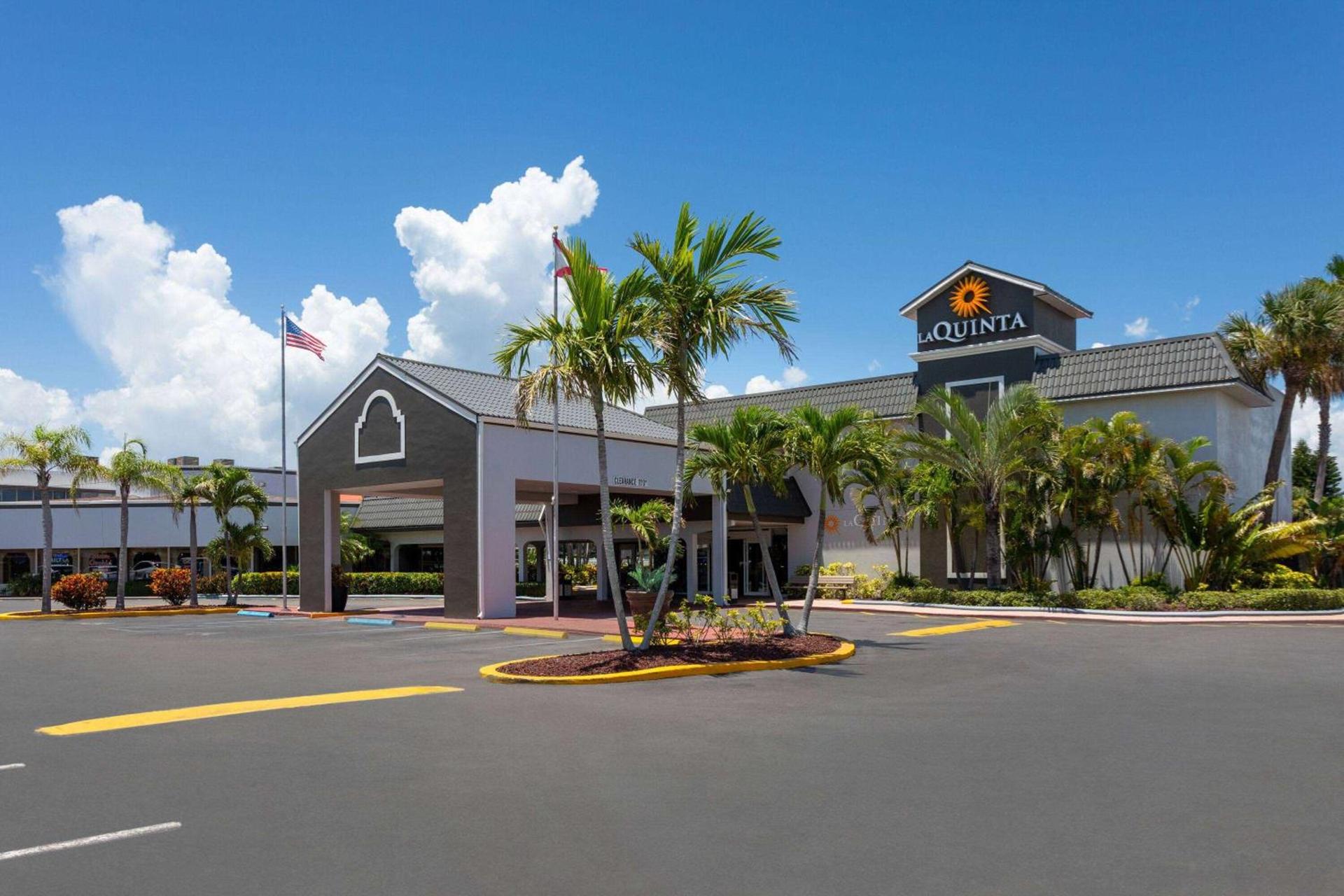 La Quinta Inn by Wyndham Cocoa Beach-Port Canaveral — hotel in Cocoa Beach