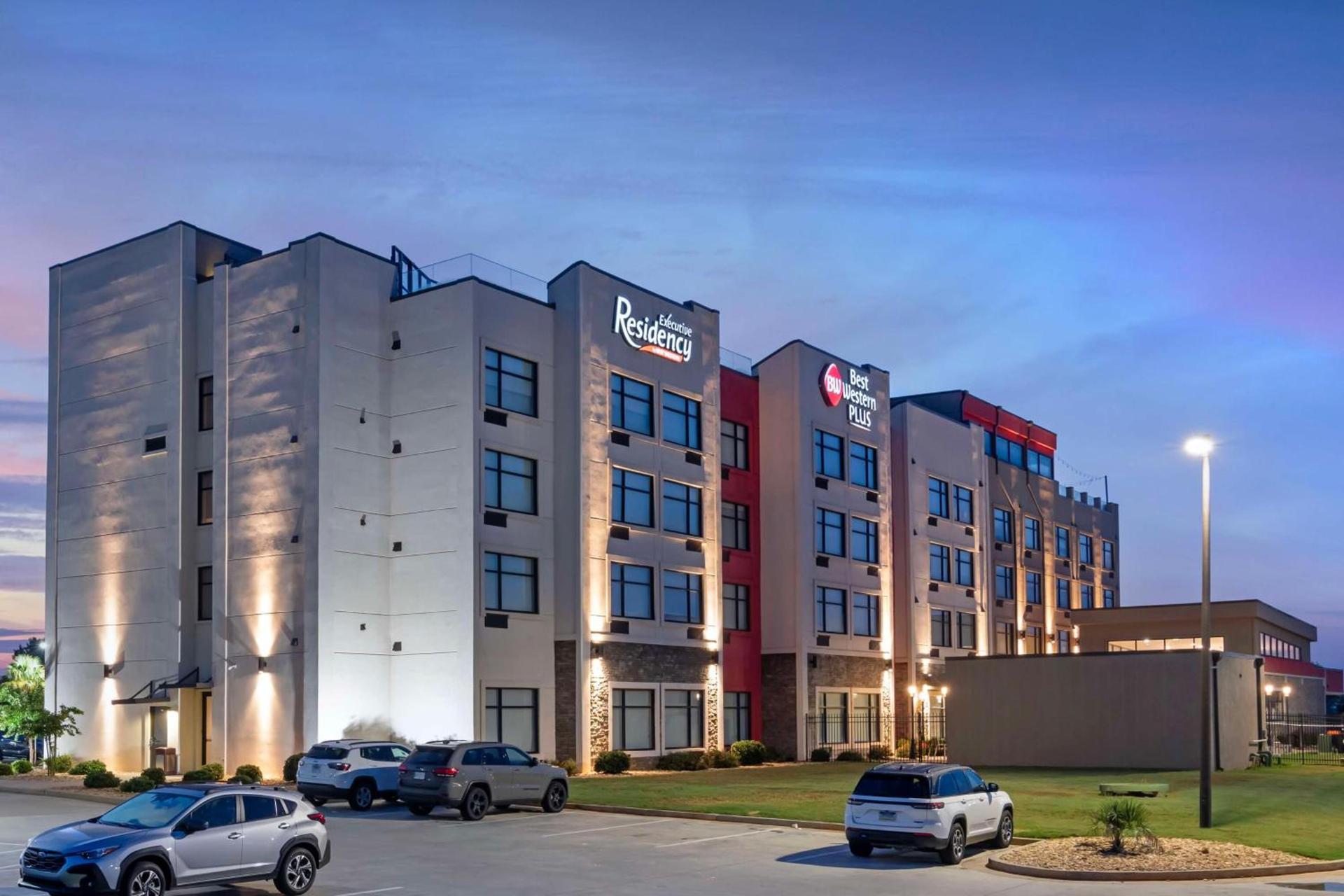 Best Western Plus Executive Residency Rigby's Water World Hotel — hotel in Warner Robins