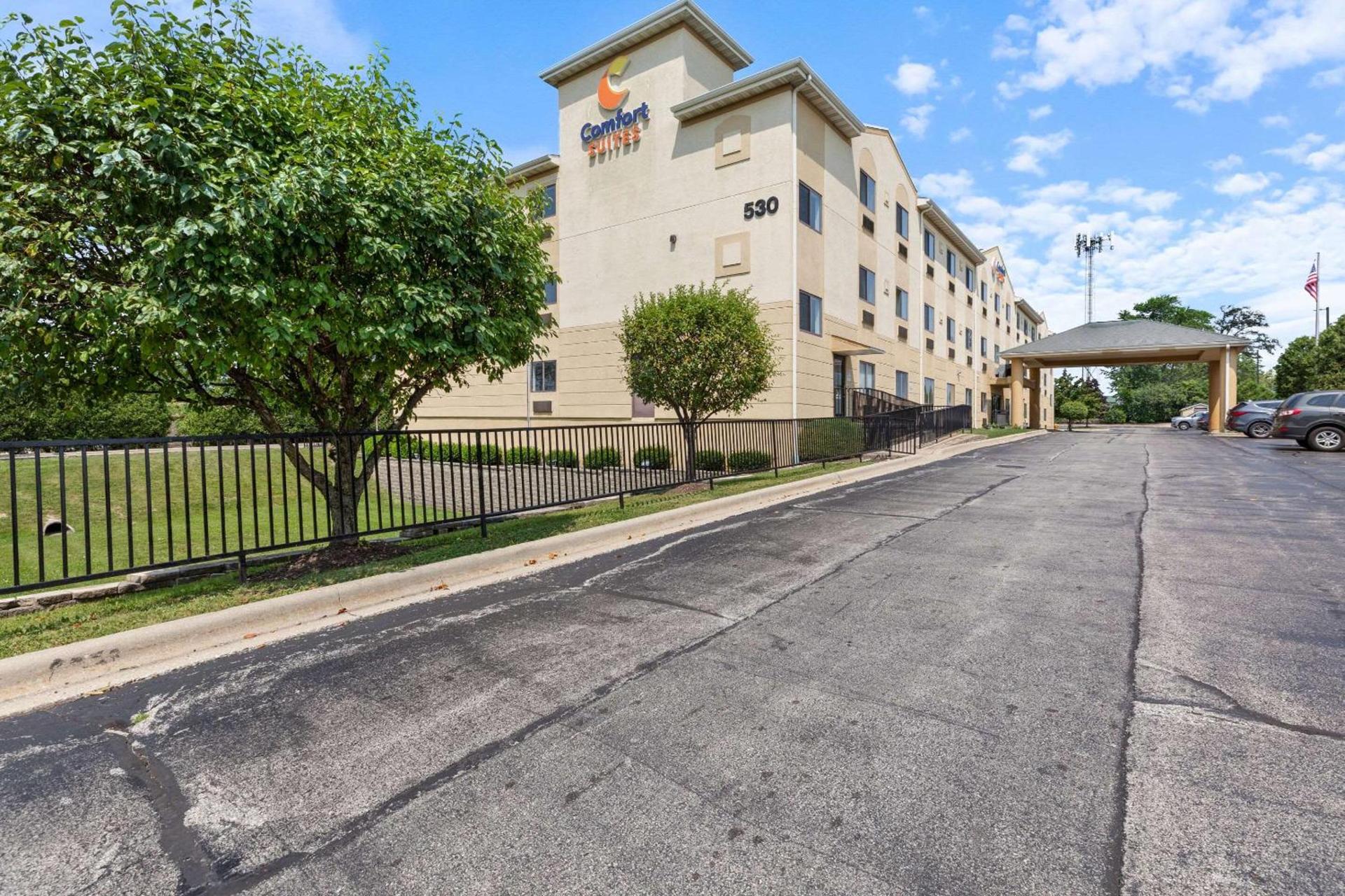 Comfort Suites Lombard - Addison — hotel in Lombard