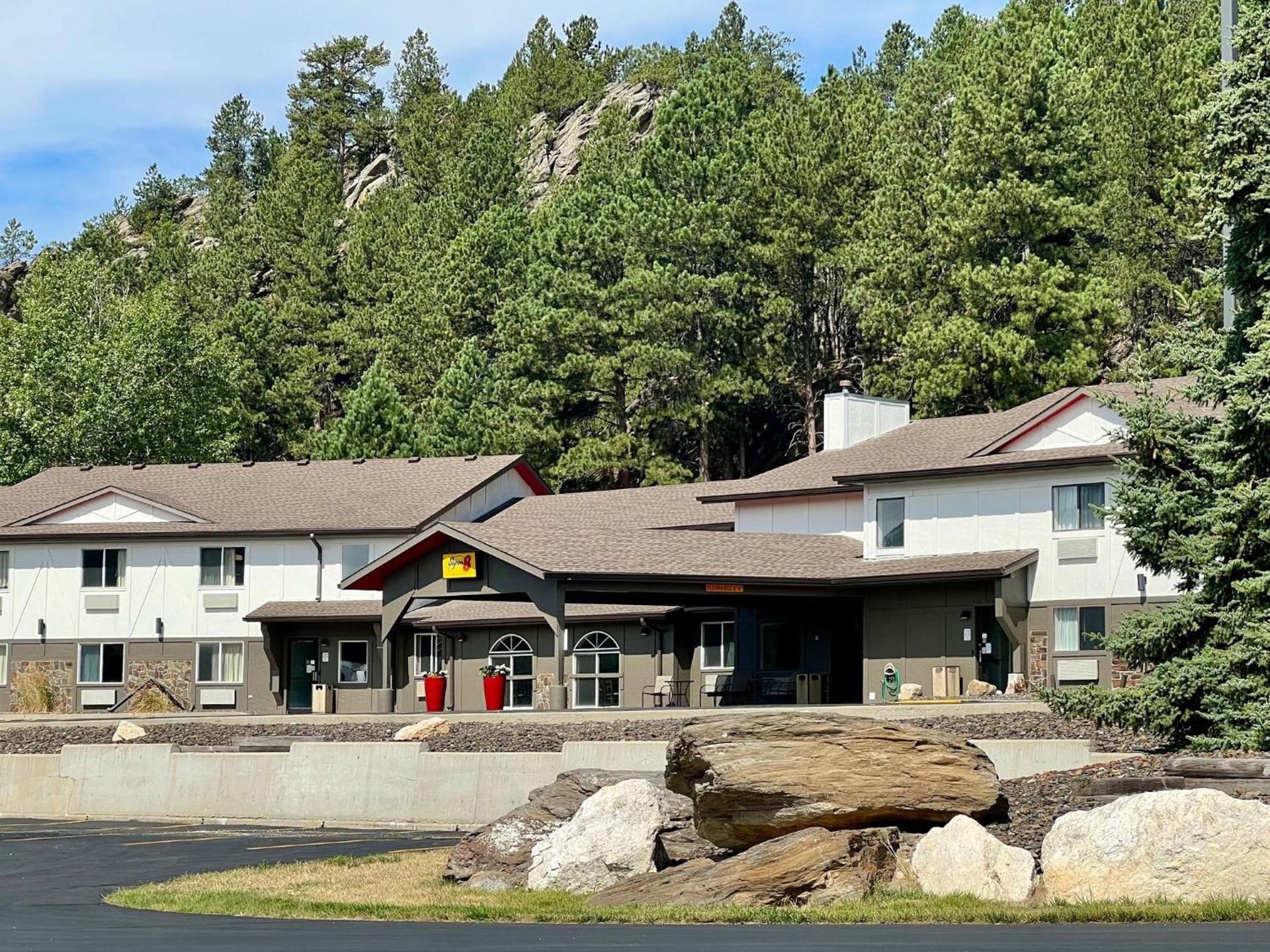 Super 8 by Wyndham Custer/Crazy Horse Area — hotel in Custer