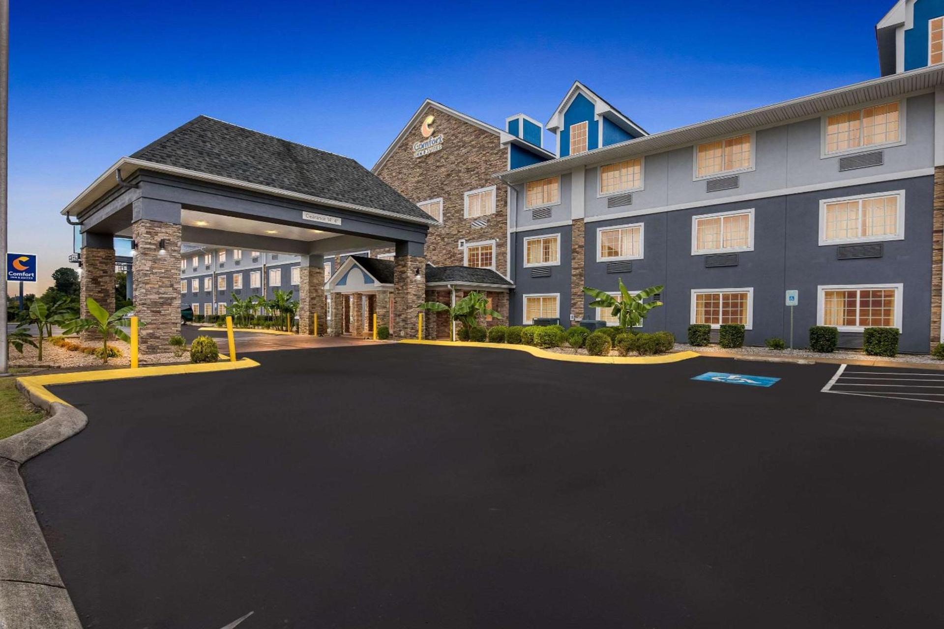 Comfort Inn & Suites Nashville Near Tanger Outlets I-24 Antioch — hotel in Antioch