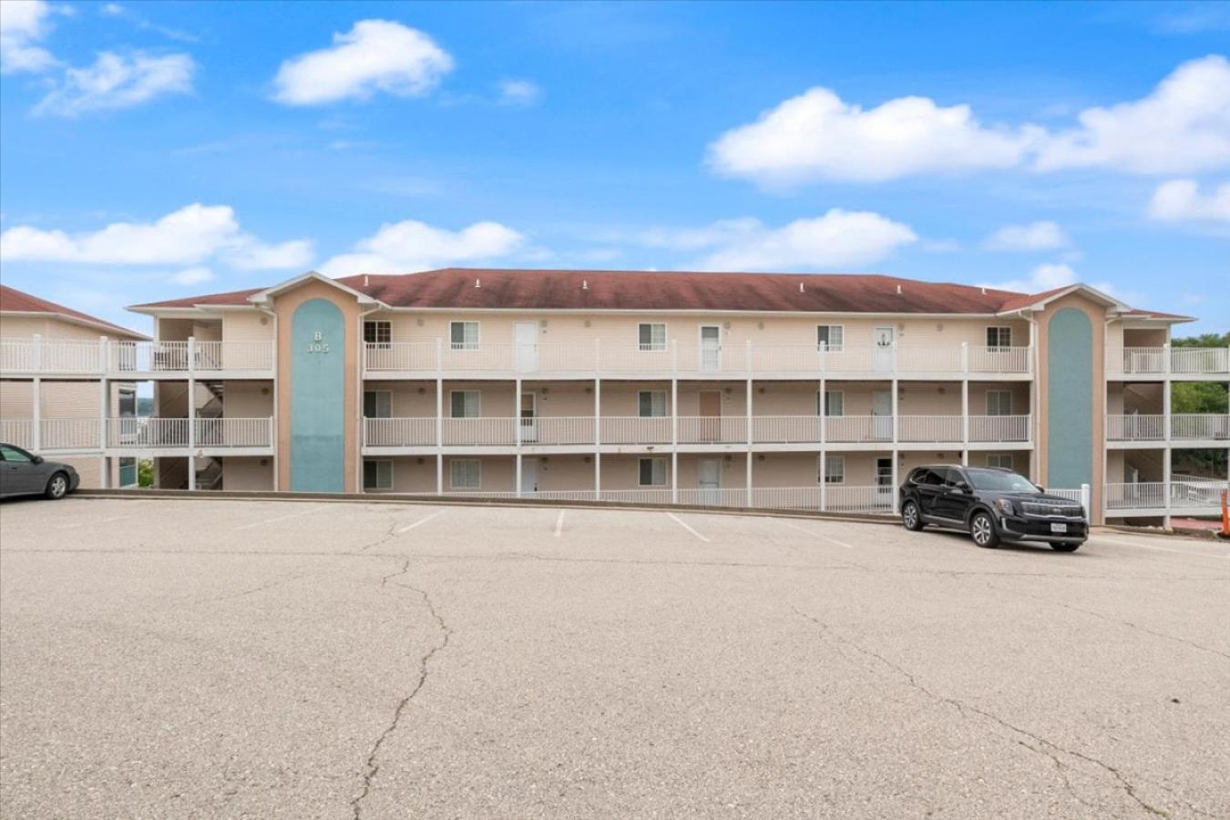 Serene Dreams - Waterfront, Lakeside Pool — hotel in Lake Ozark