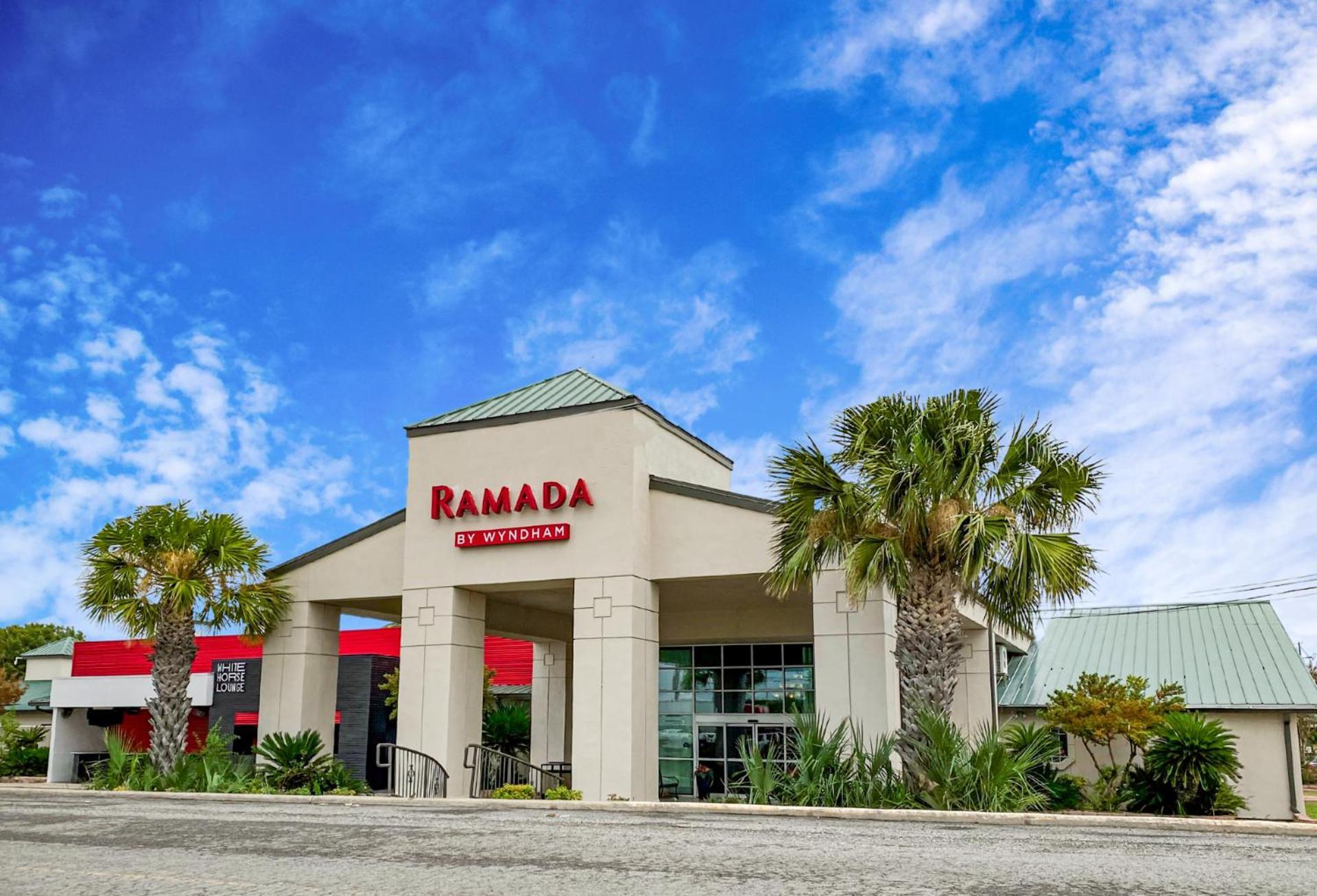 Ramada by Wyndham Del Rio — hotel in Del Rio