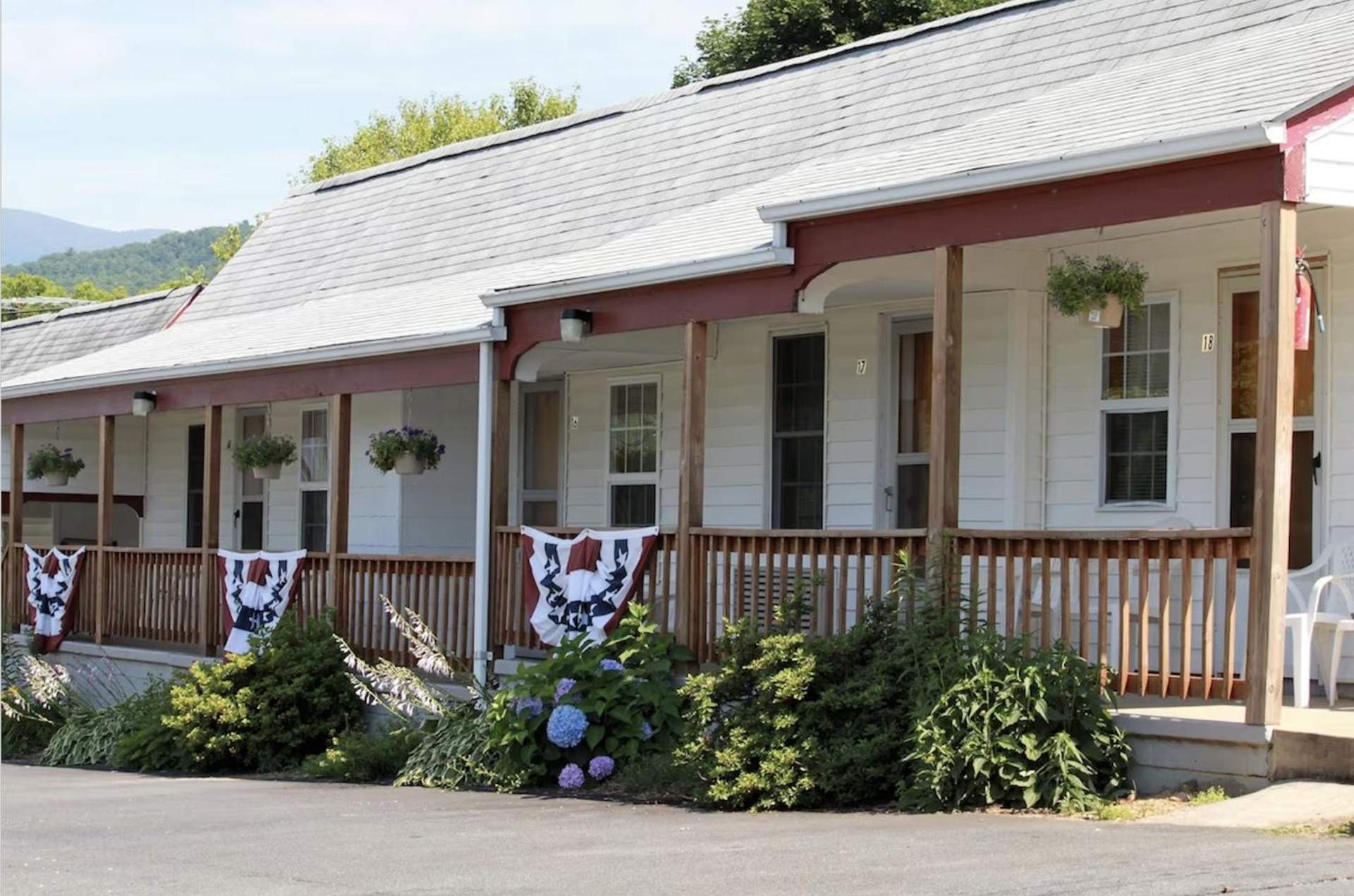 Hillside Hotel