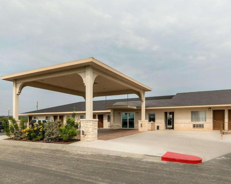 Rodeway Inn — hotel in Junction