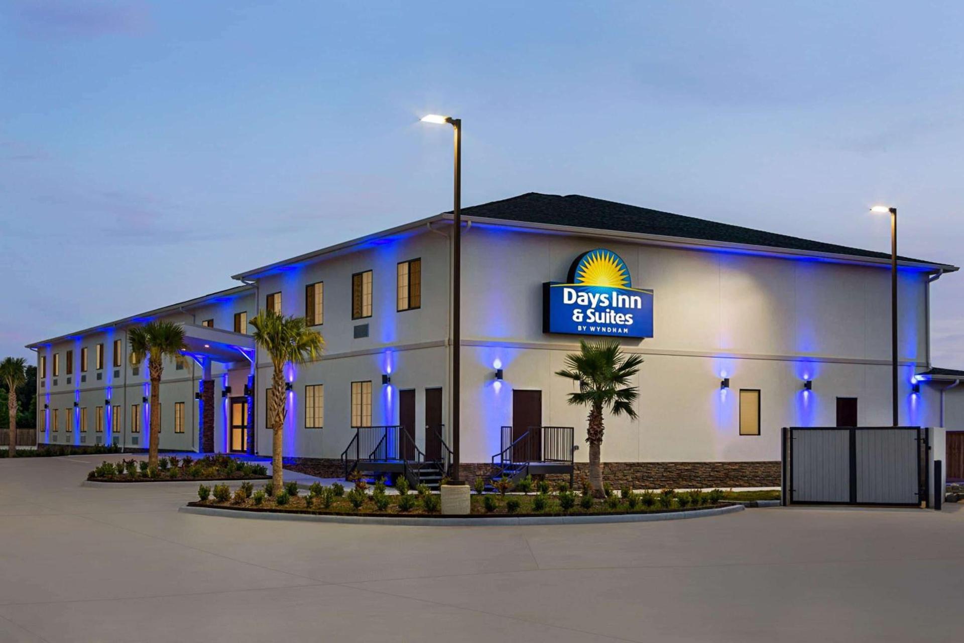 Days Inn & Suites by Wyndham Tomball Houston NW — hotel in Tomball