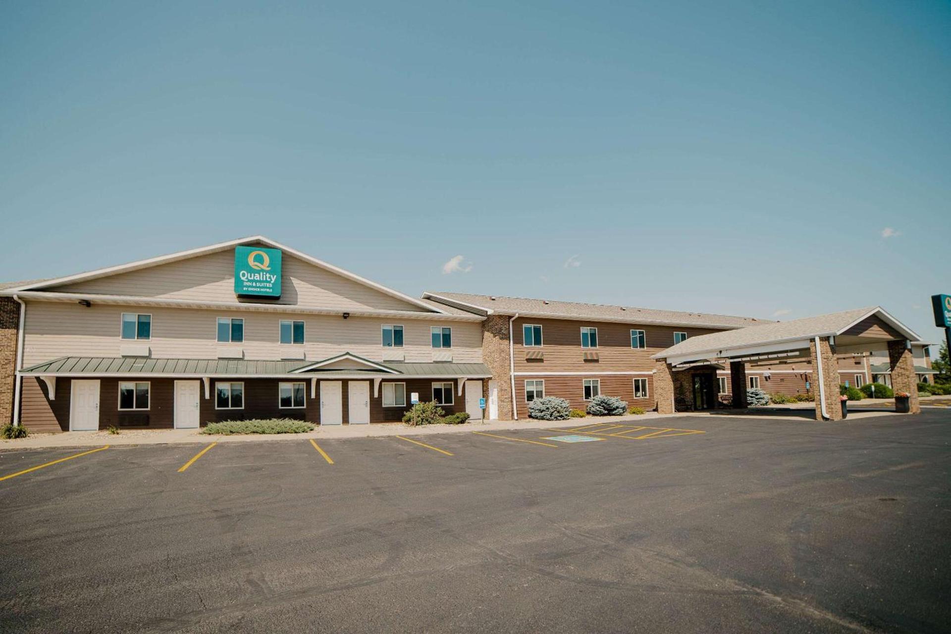 Quality Inn & Suites Watertown near Prairie Lakes Ice Arena — hotel in Watertown