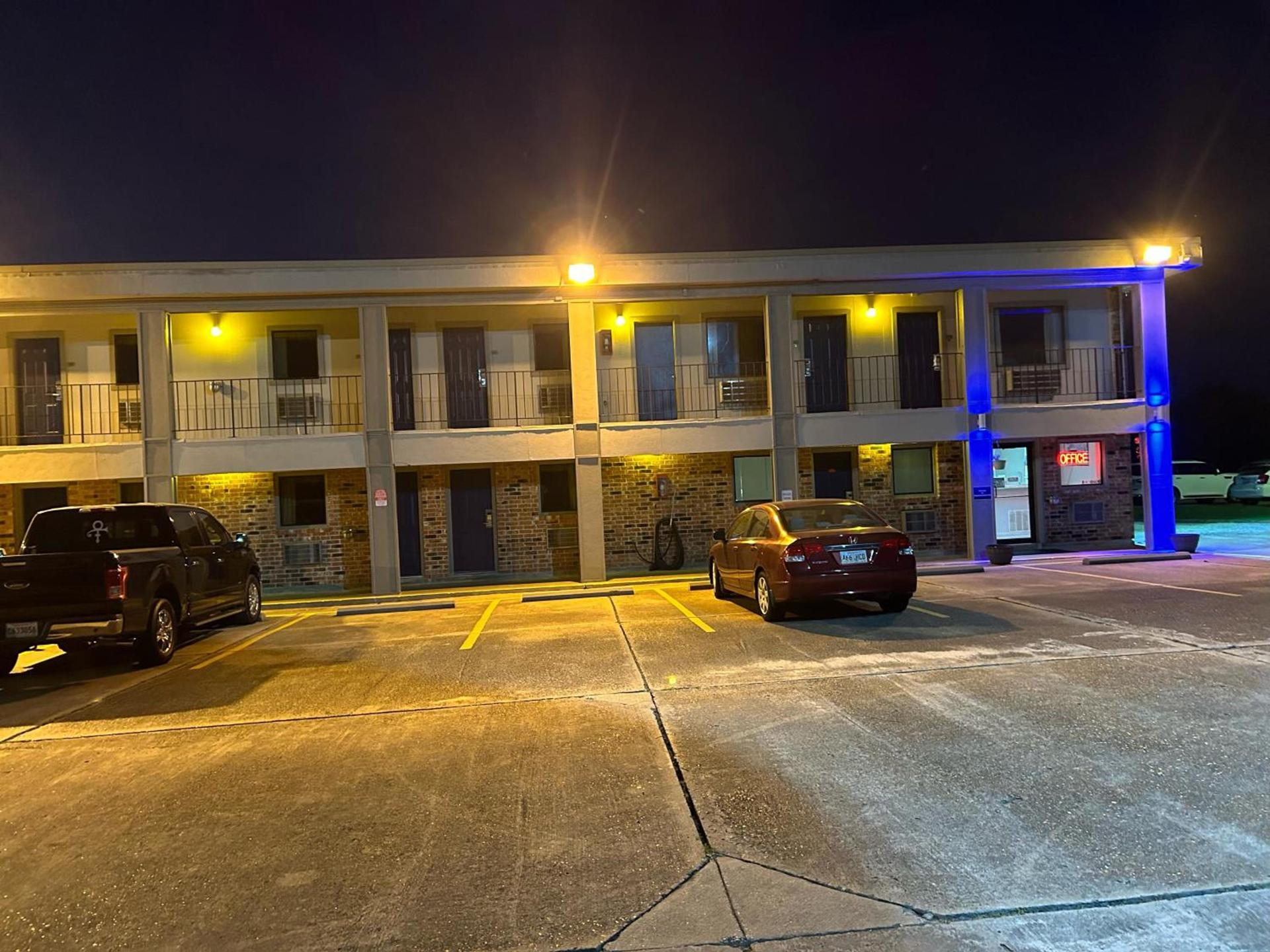 Howards Inn Motel — hotel in Eunice