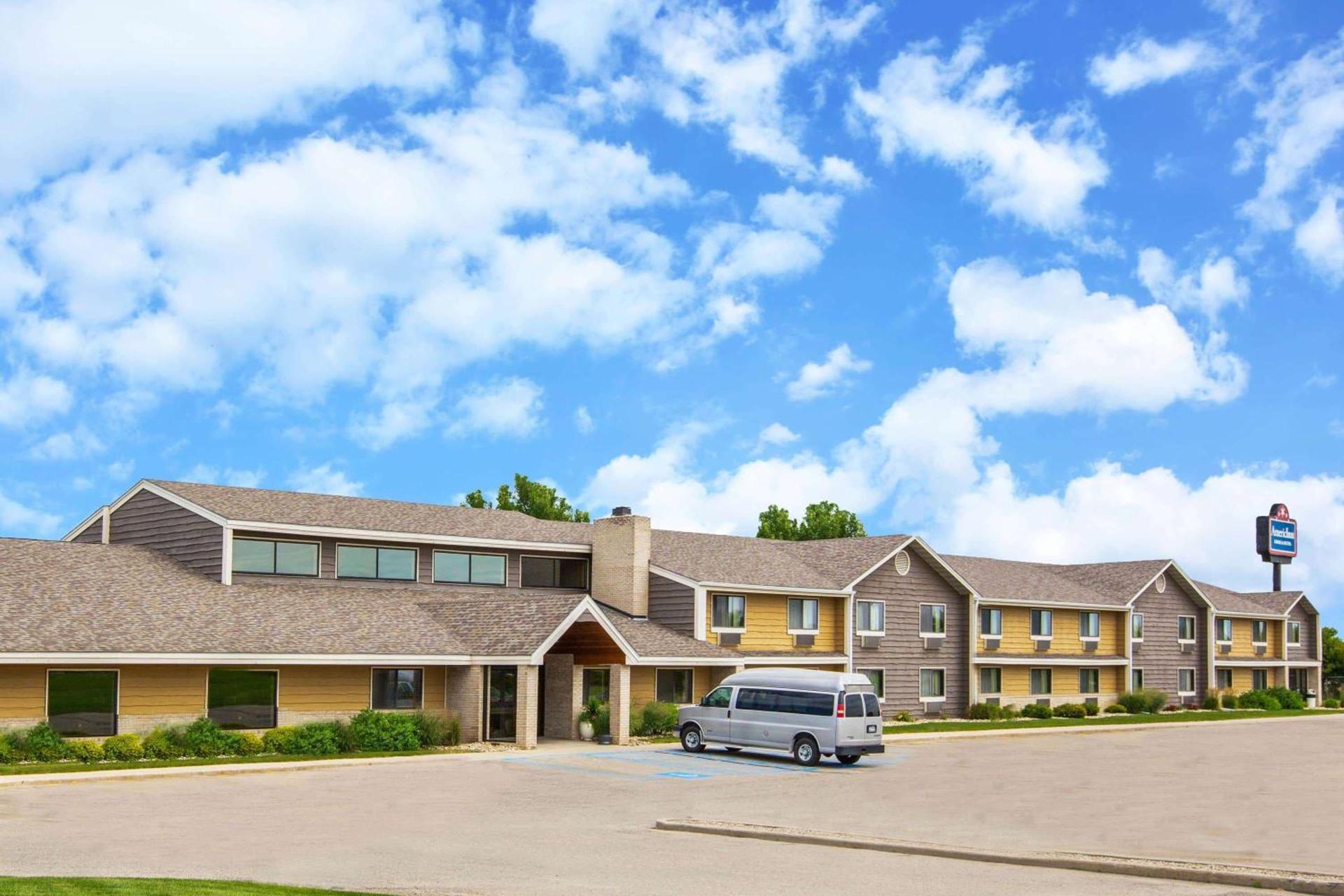 AmericInn by Wyndham Clear Lake — hotel in Clear Lake