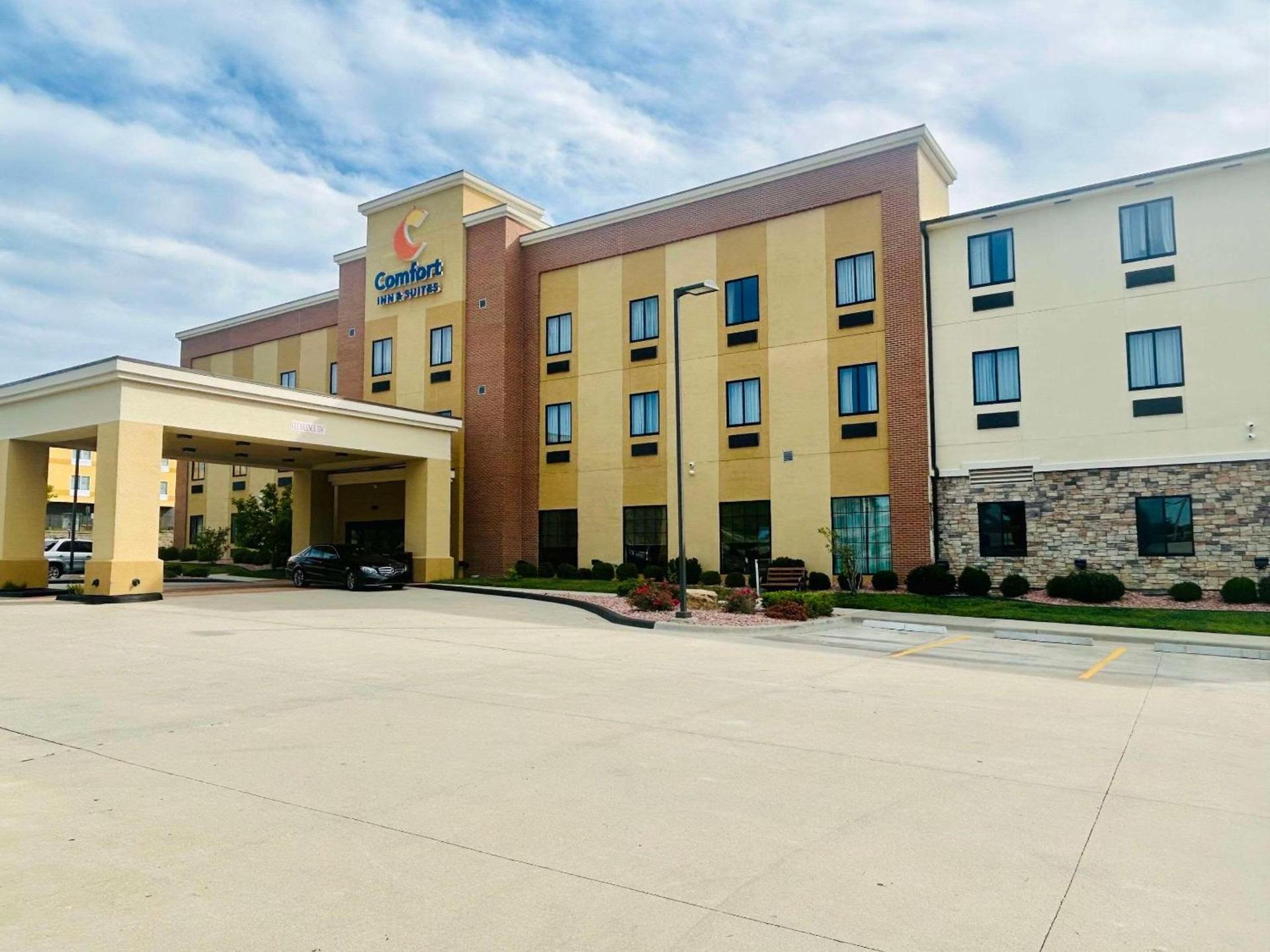 Comfort Inn & Suites Shawnee - Kansas City — hotel in Shawnee