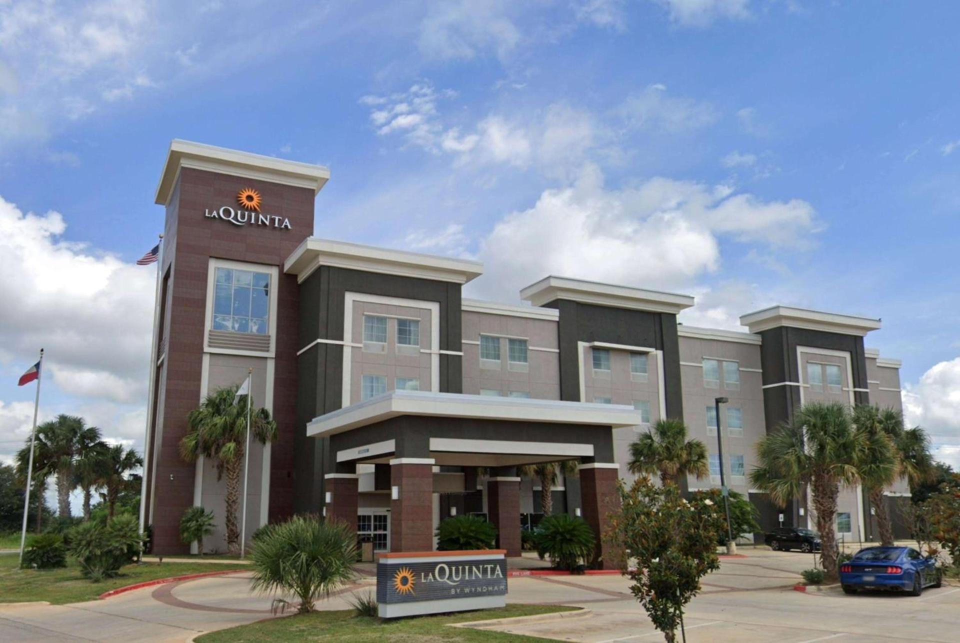 La Quinta by Wyndham Pearsall — hotel in Pearsall