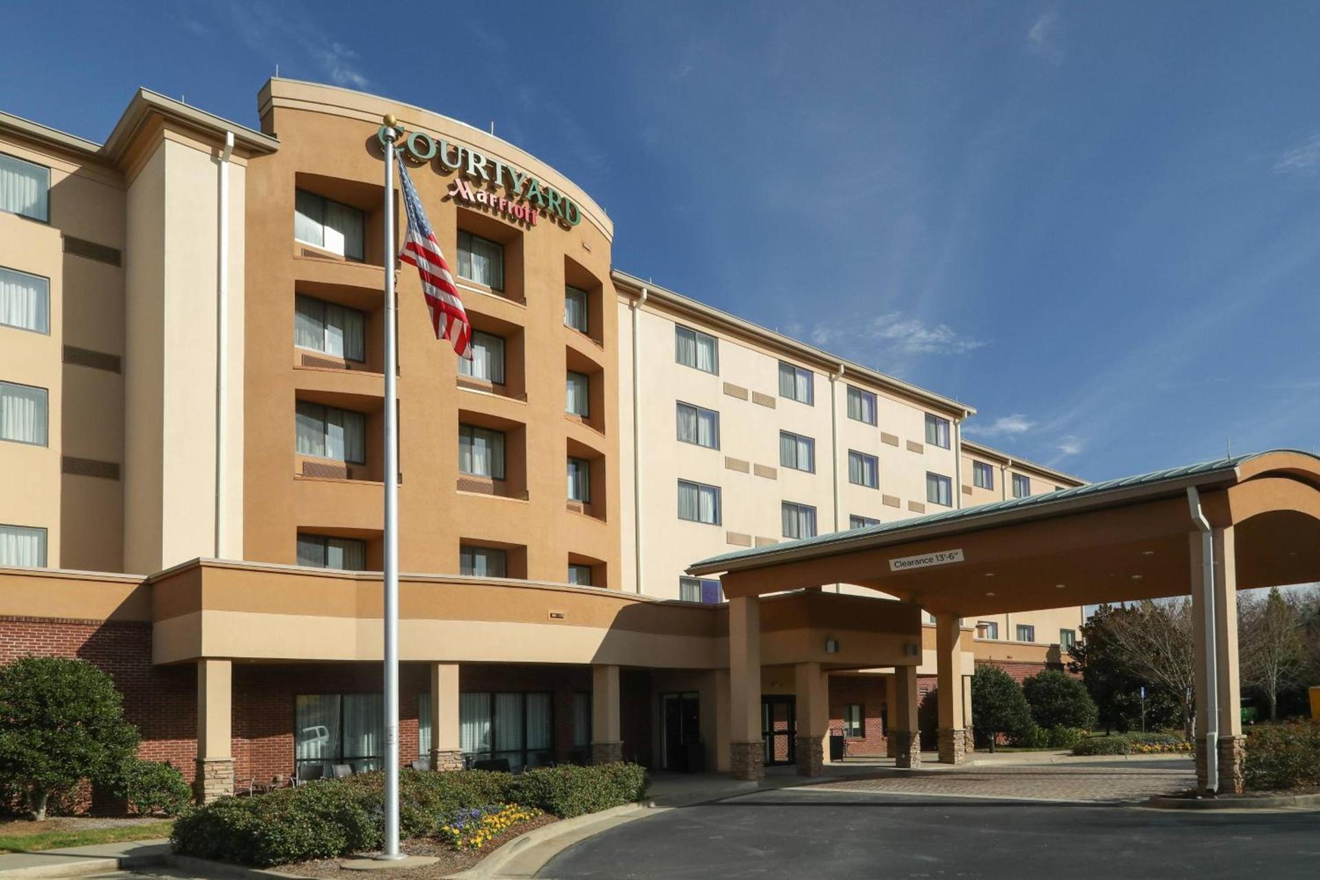 Courtyard by Marriott Atlanta Buford Mall of Georgia — hotel in Buford