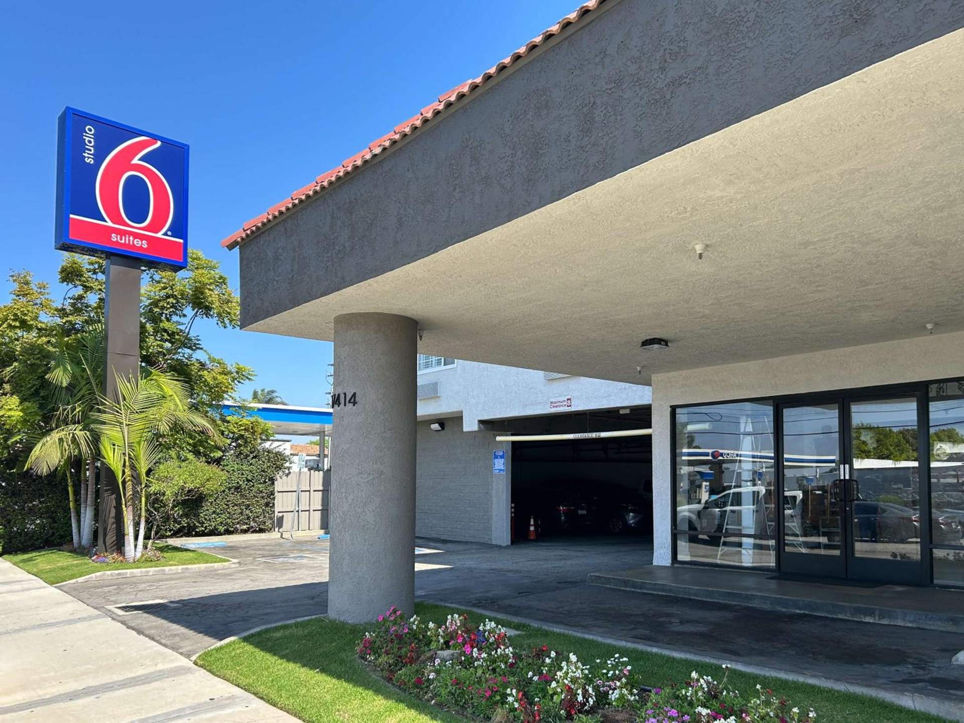 Studio 6 Suites Gardena, CA