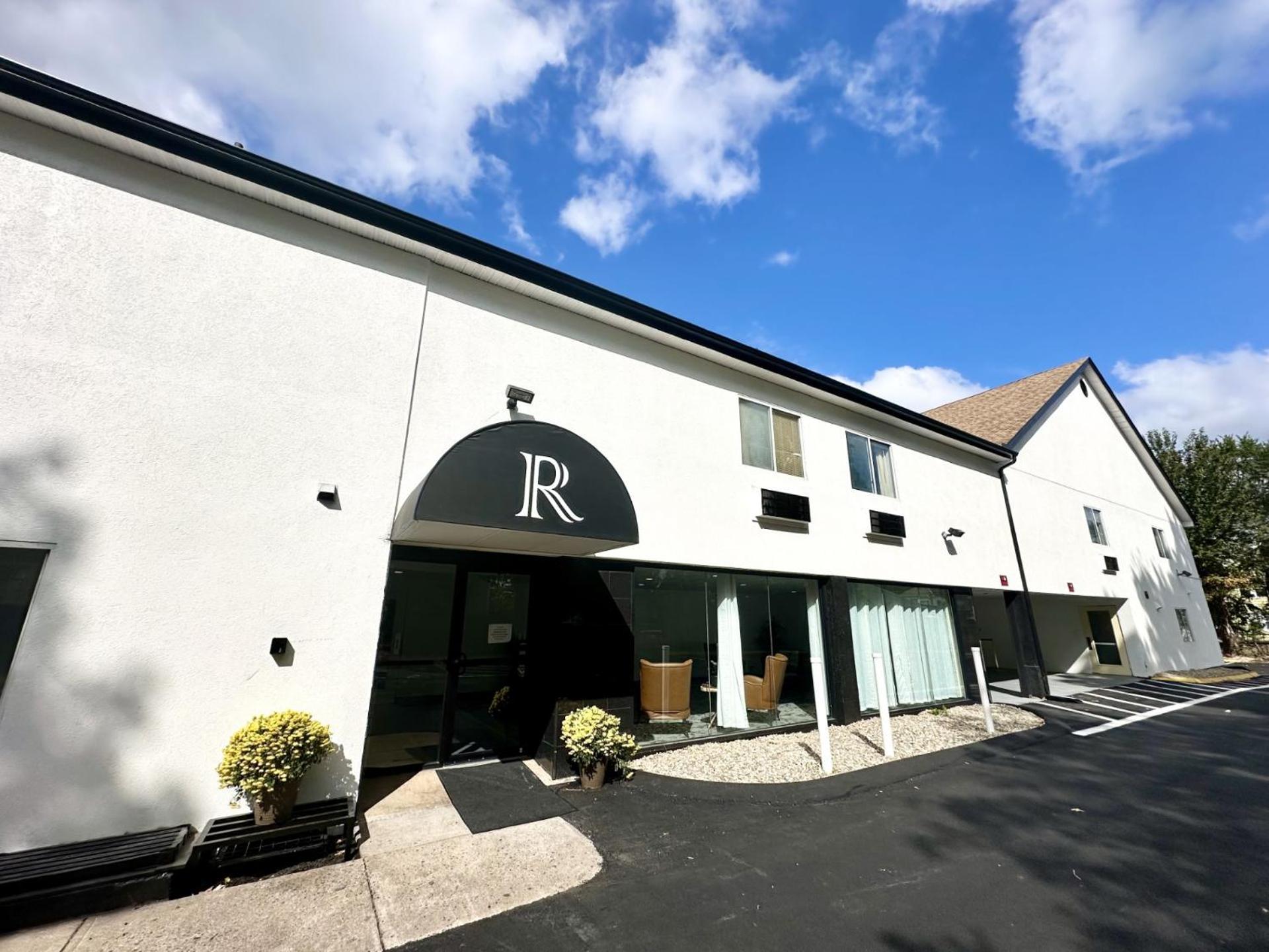 Baldwin Inn & Suites, SureStay Collection by Best Western — hotel in West Springfield