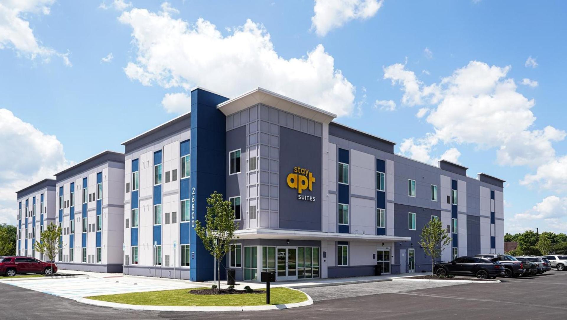 stayAPT Suites Madison-Greenbrier — hotel in Madison