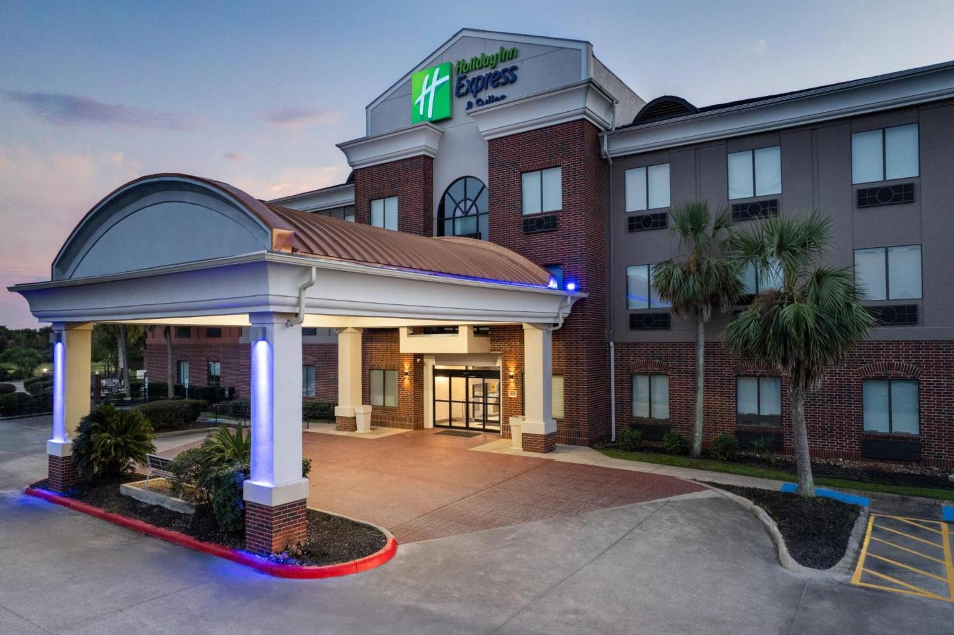 Holiday Inn Express Hotel & Suites Winnie by IHG — hotel in Winnie