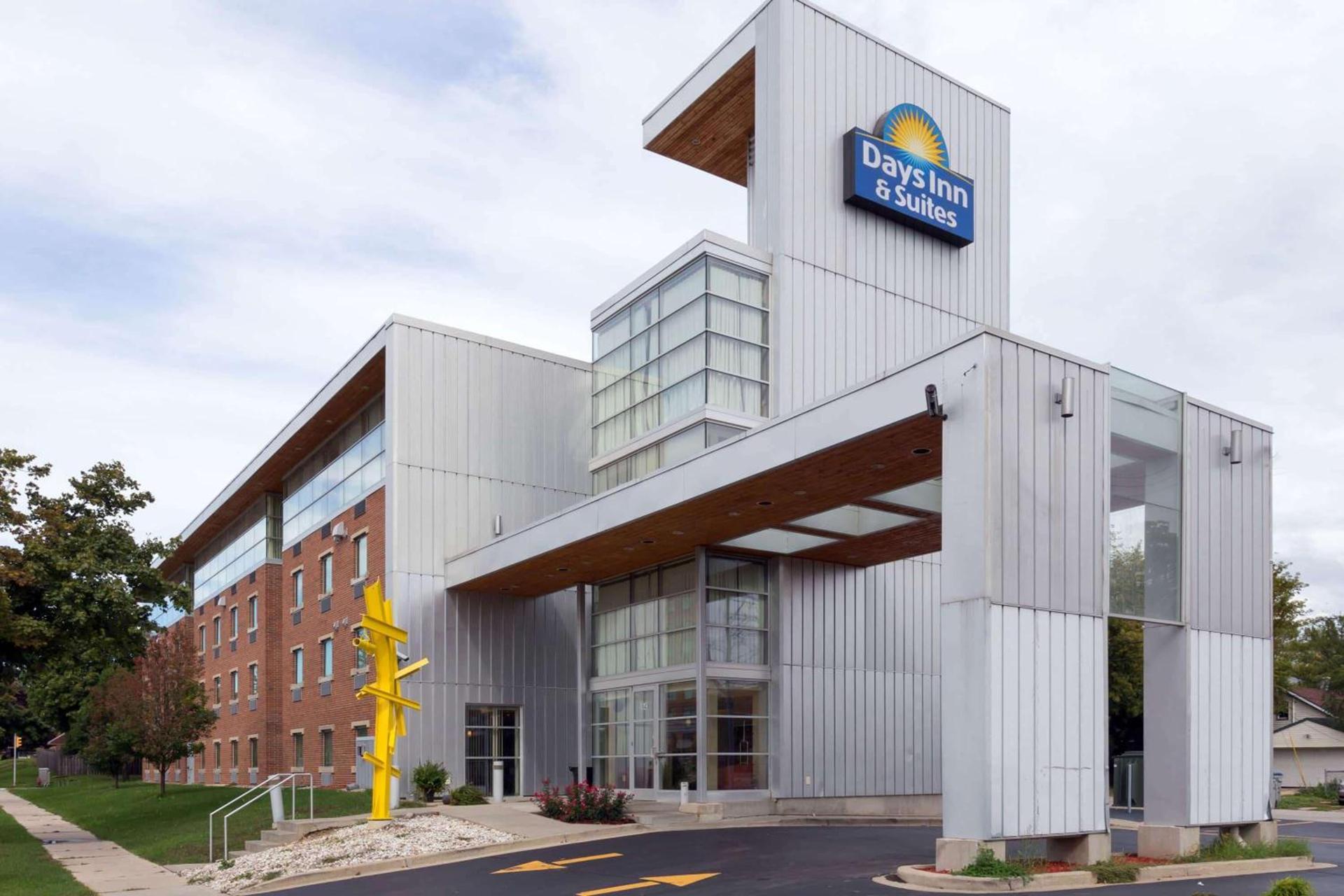 Days Inn & Suites by Wyndham Milwaukee — hotel in Milwaukee