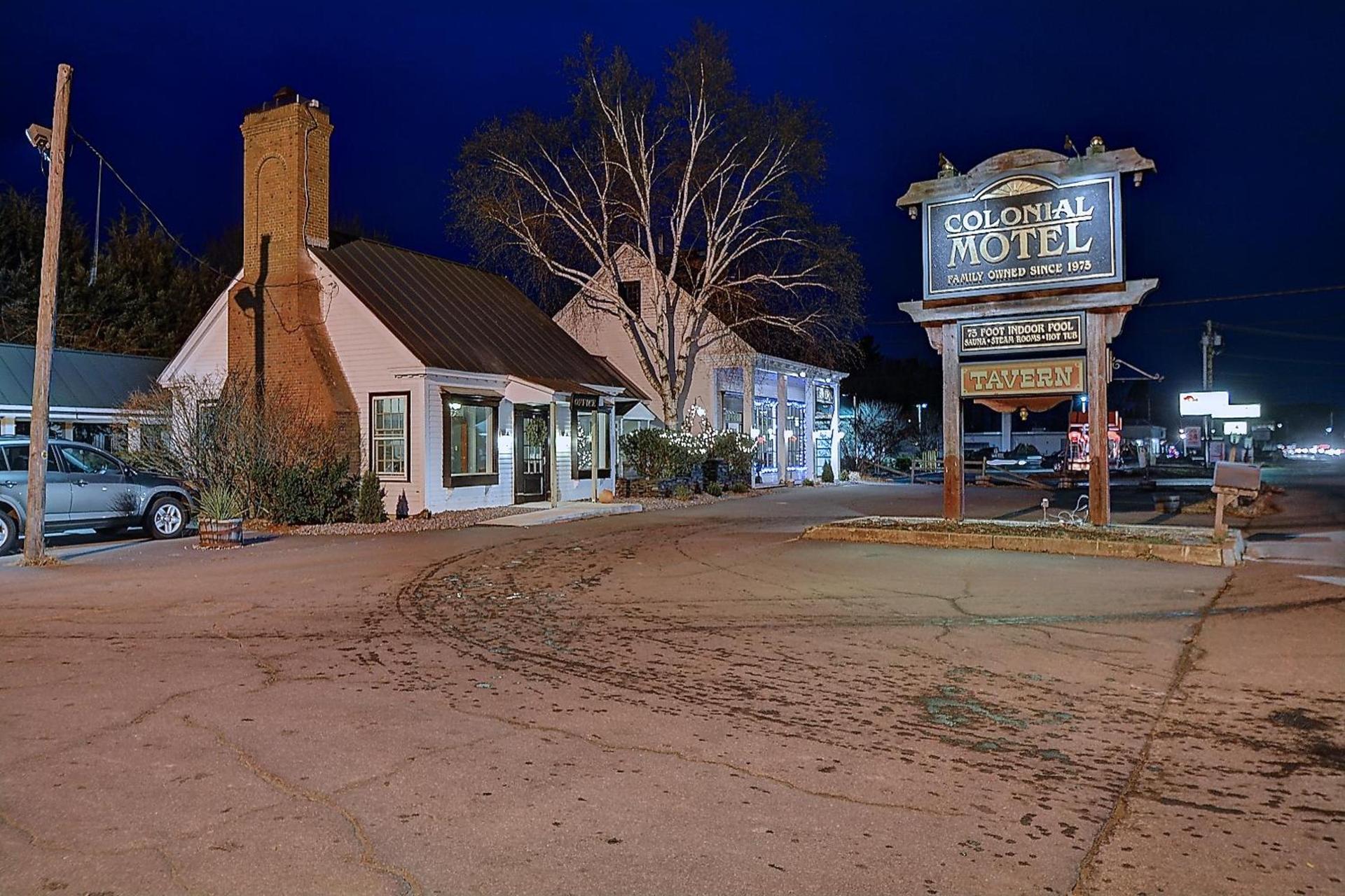 Colonial Motel and Spa — hotel in Brattleboro