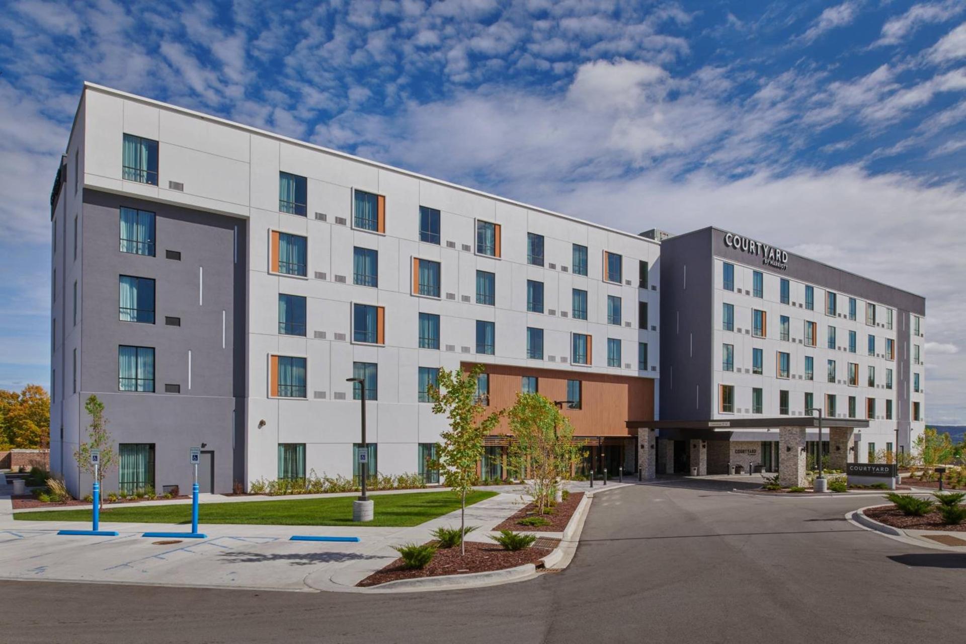 Courtyard by Marriott Petoskey at Victories Square — hotel in Petoskey