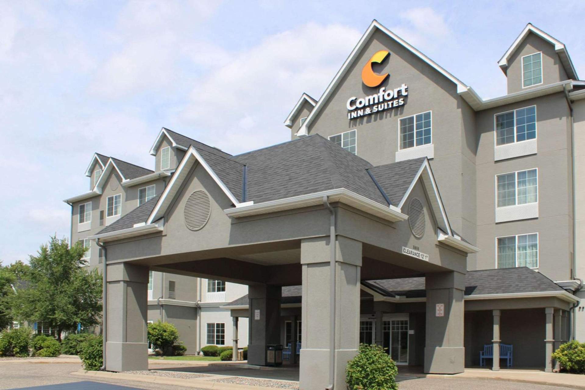 Comfort Inn & Suites St Paul Northeast