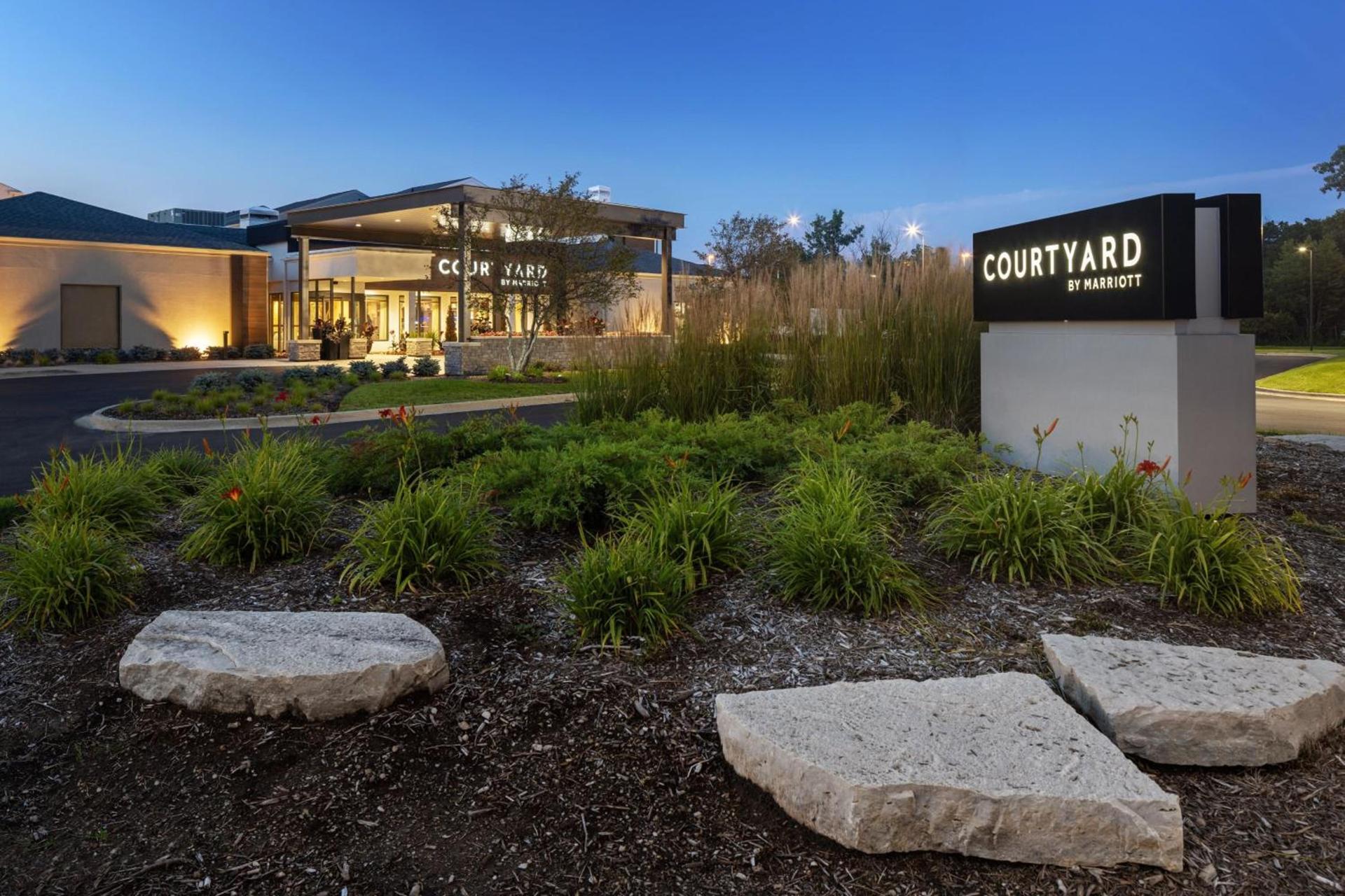 Courtyard by Marriott Chicago Waukegan / Gurnee — hotel in Waukegan