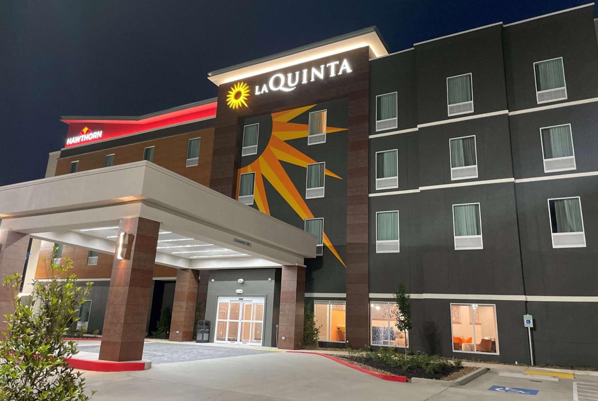 La Quinta Inn & Suites by Wyndham Sulphur Lake Charles — hotel in Sulphur