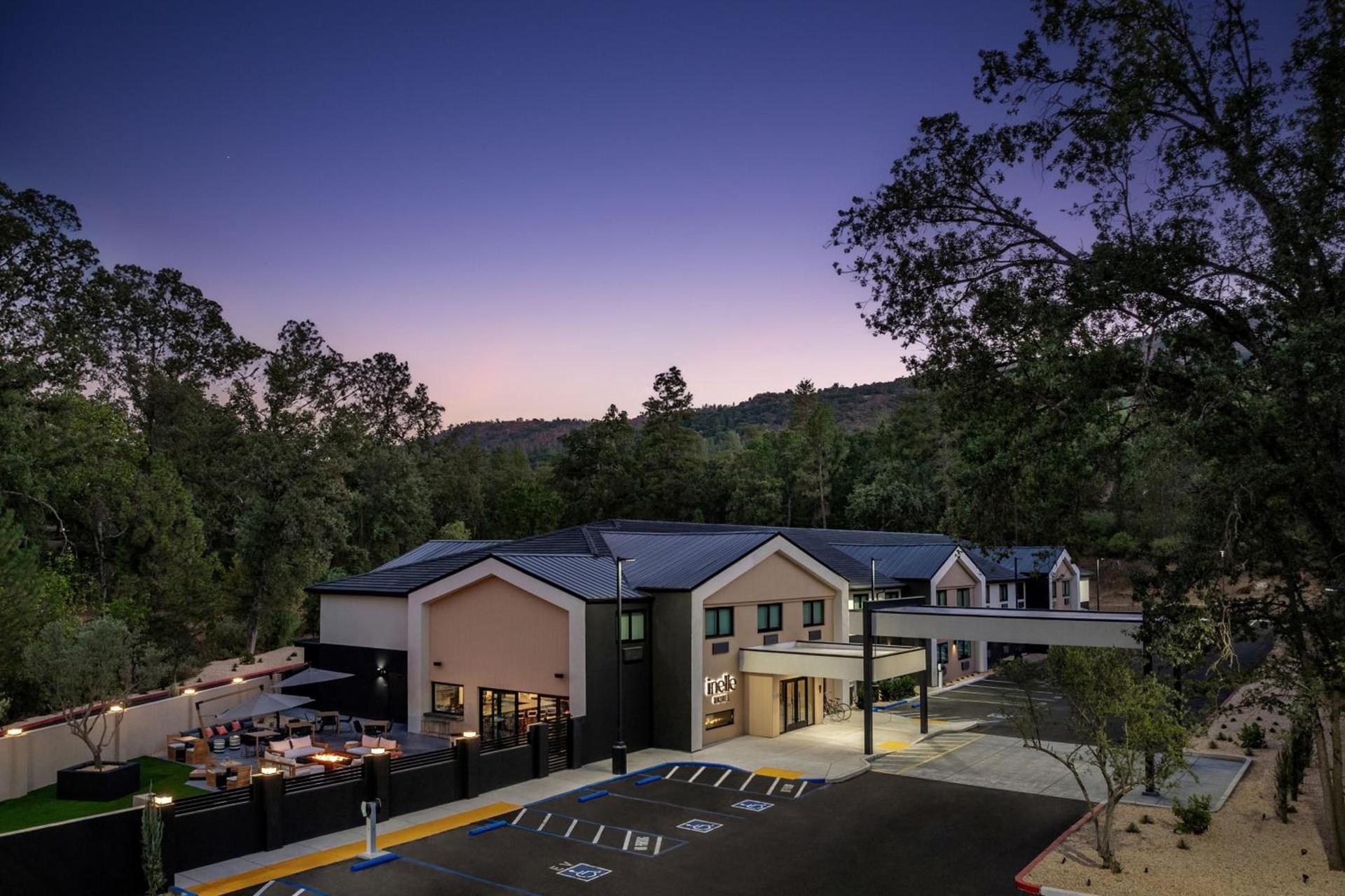 The Inelle, Oakhurst Yosemite, a Tribute Portfolio Hotel — hotel in Oakhurst