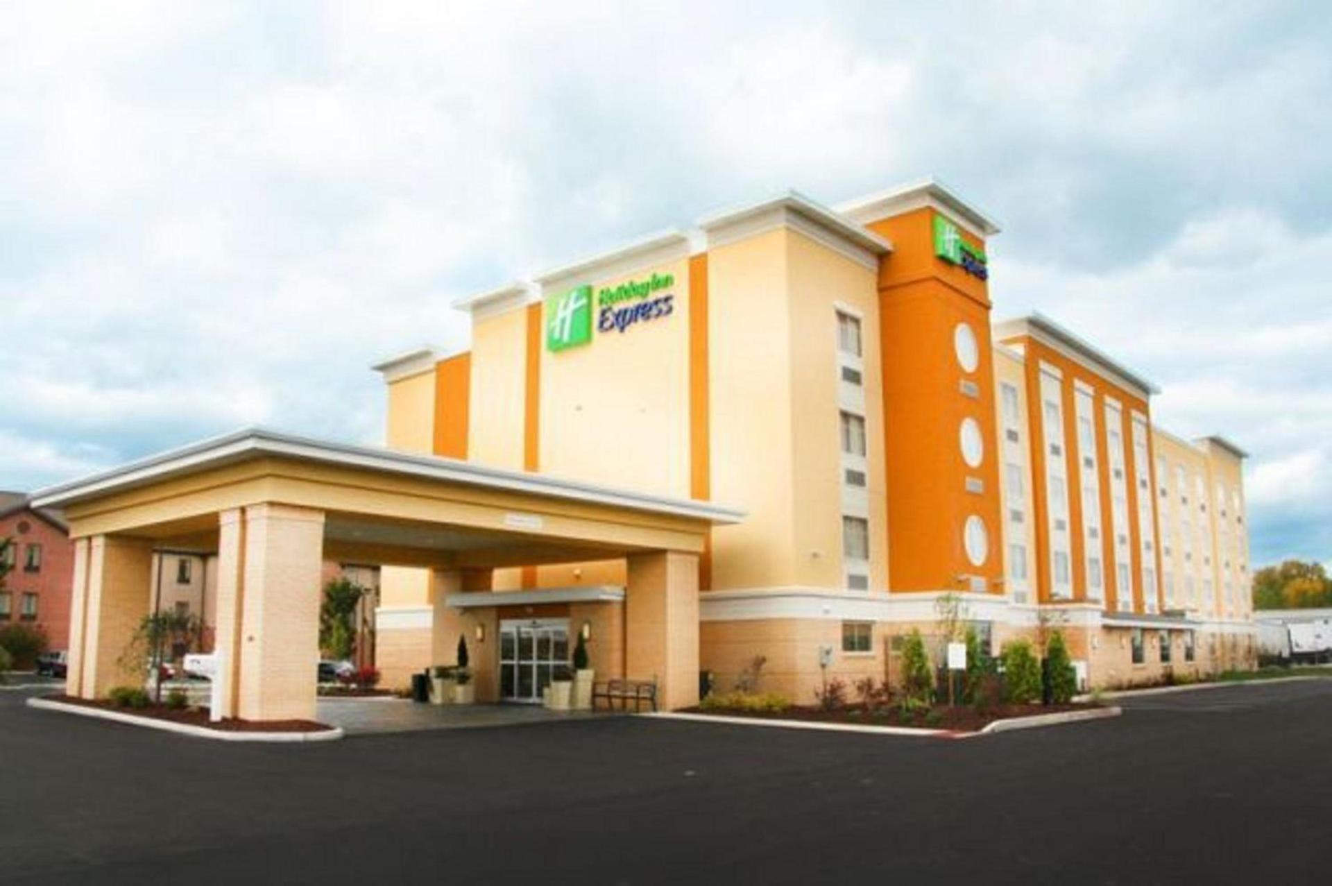 Holiday Inn Express Toledo North by IHG — hotel in Toledo