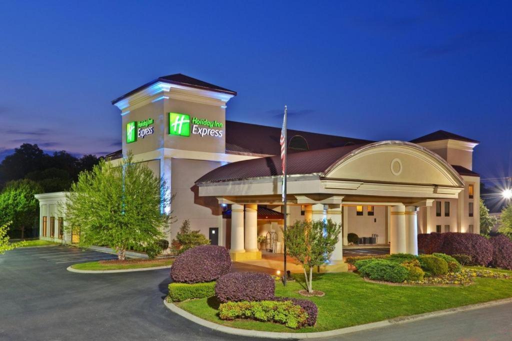 HOLIDAY INN EXPRESS RINGGOLD (CHATTANOOGA AREA) — hotel in Ringgold