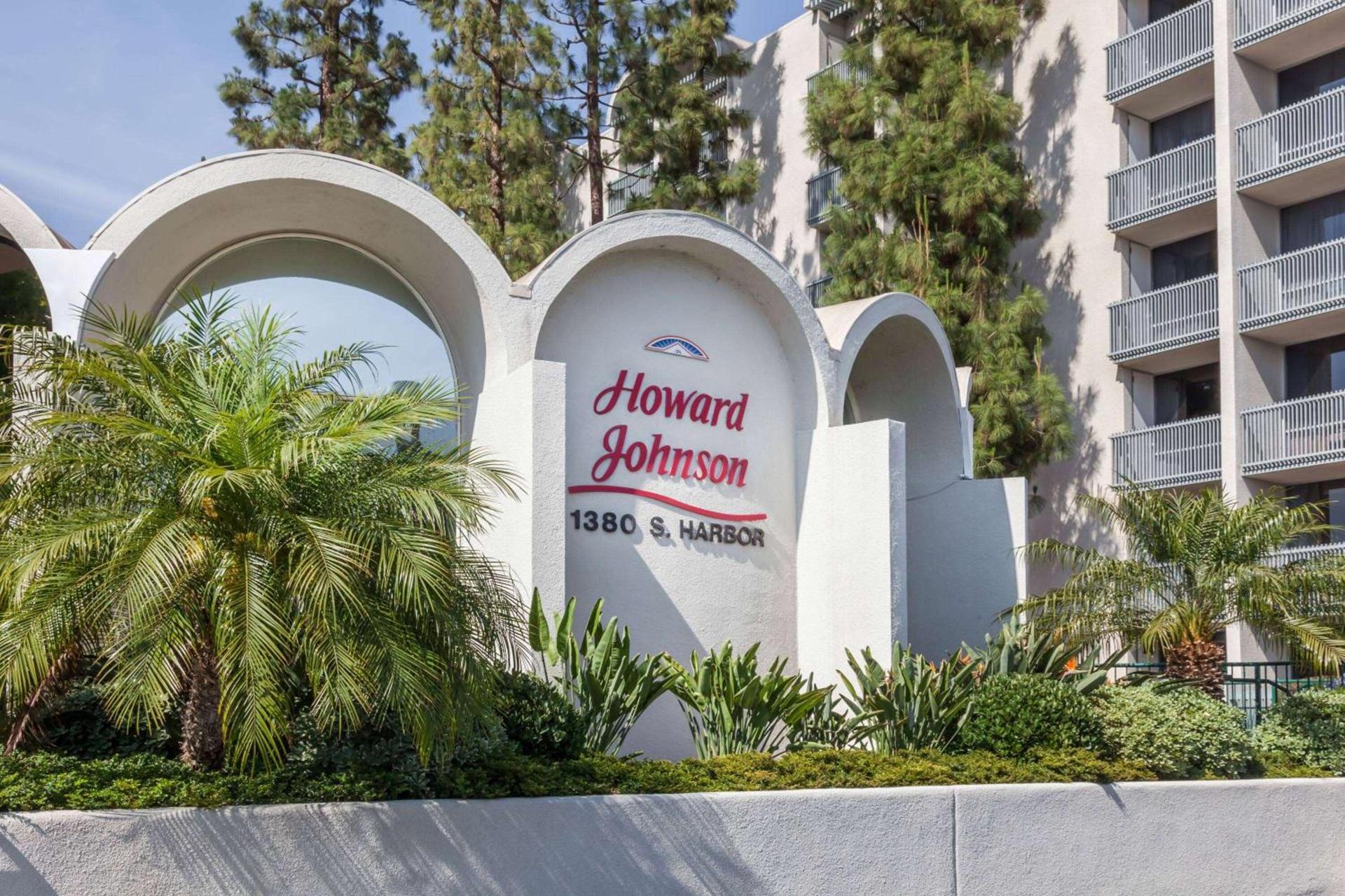 Howard Johnson by Wyndham Anaheim Hotel and Water Playground — hotel in Anaheim