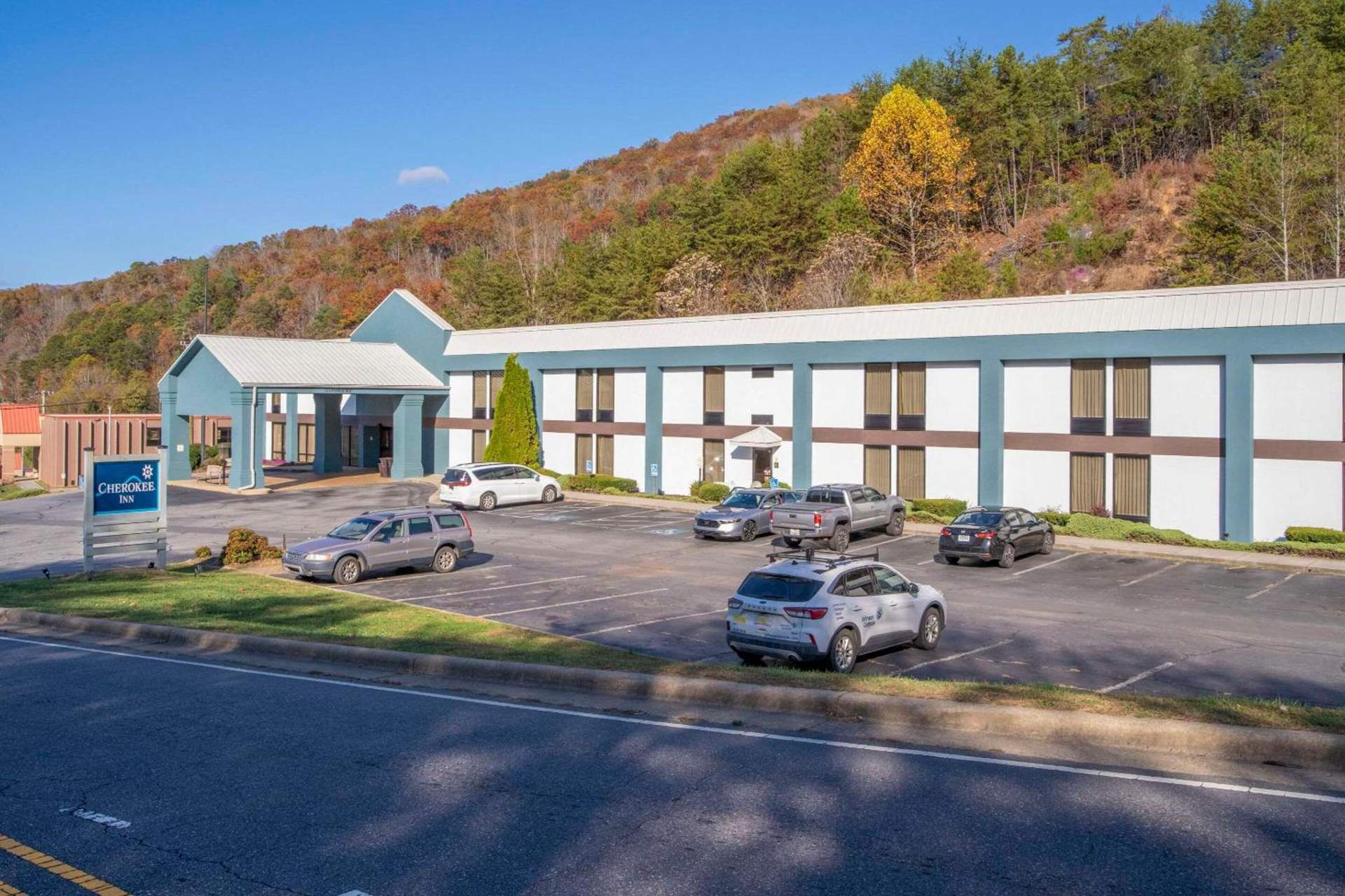 Clarion Pointe Cherokee