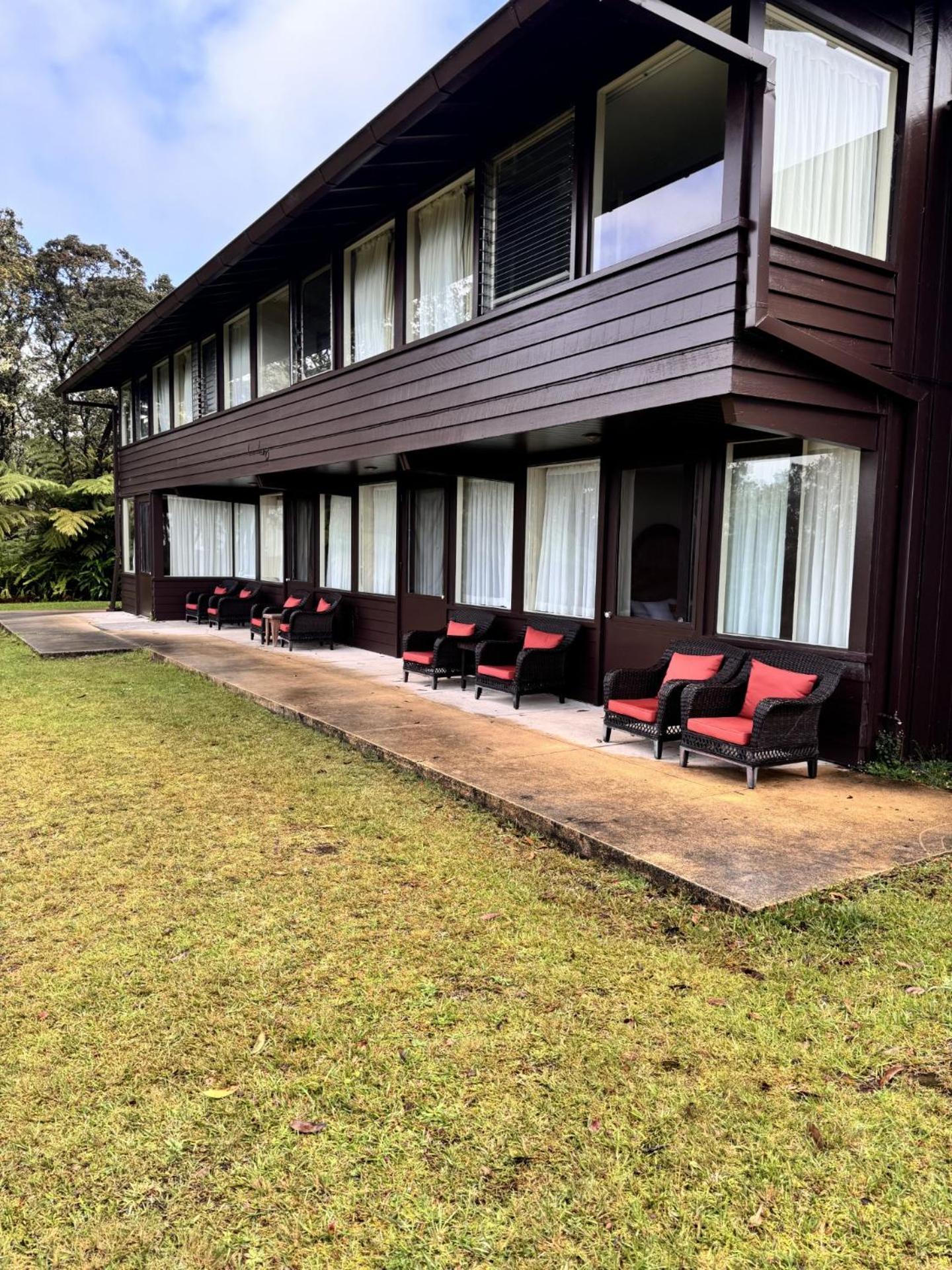 Hawaii Volcano House — hotel in Volcano