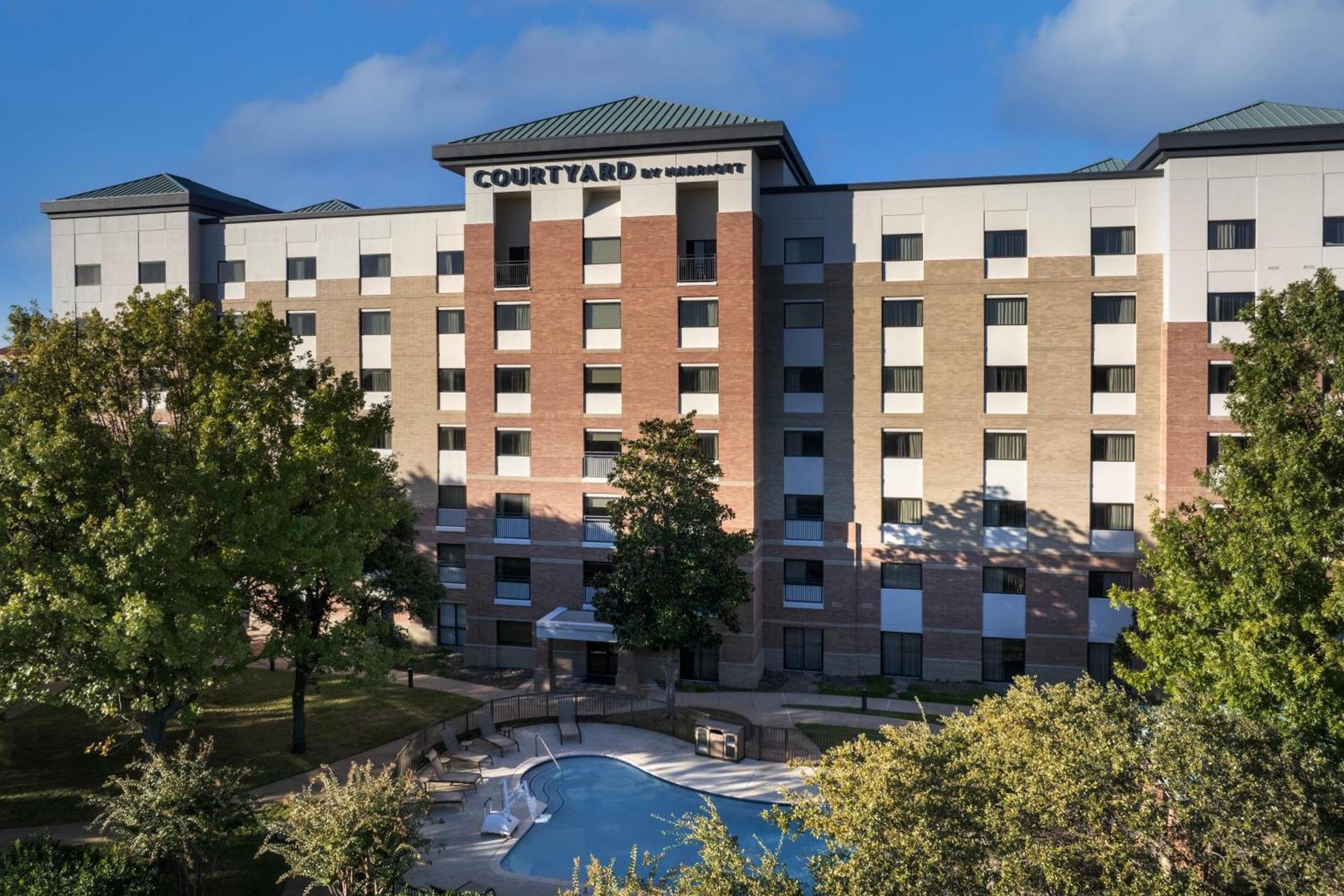 Courtyard Dallas Addison Quorum Drive — hotel in Addison