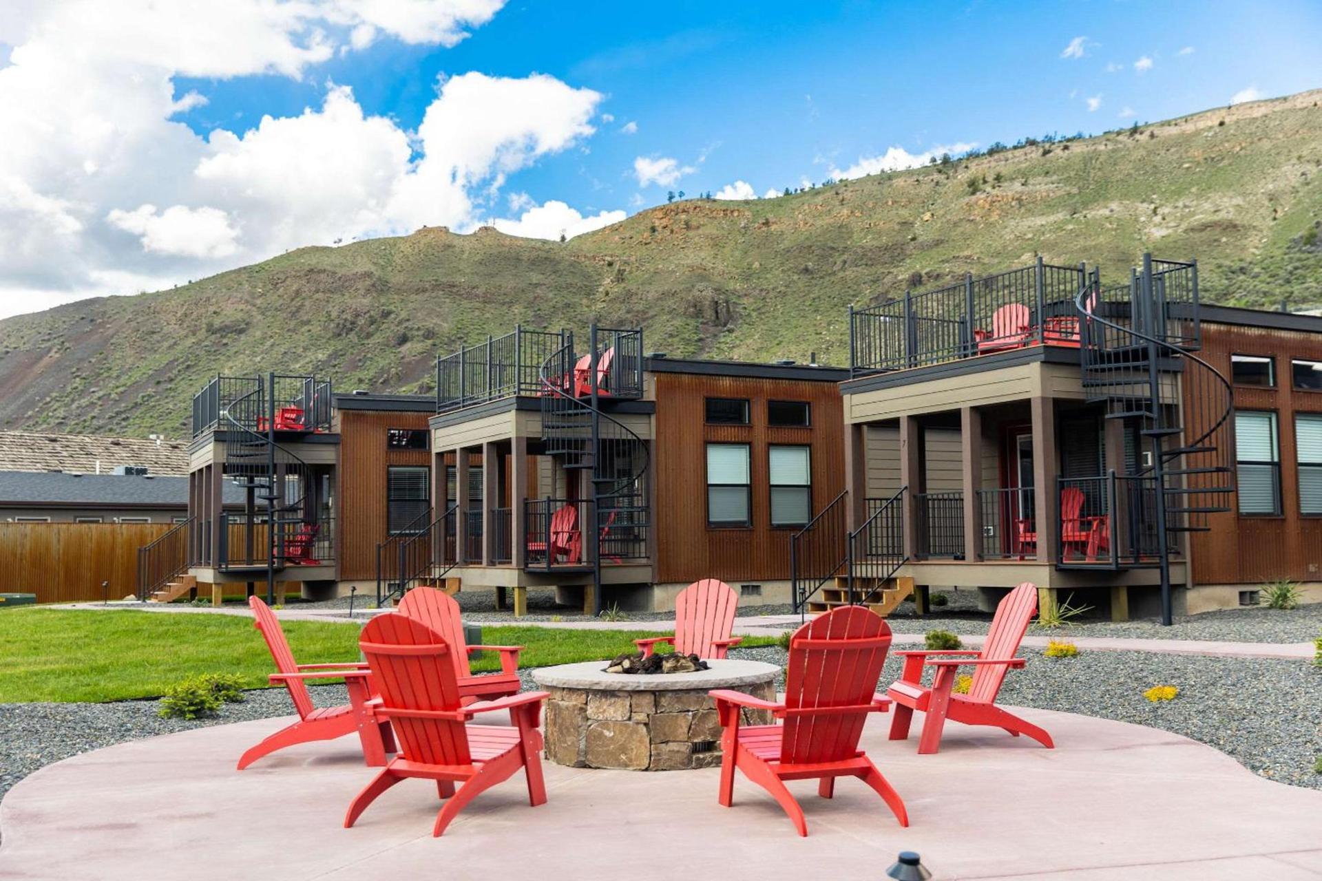 Ridgeline Hotel at Yellowstone, an Ascend Collection Hotel — hotel in Gardiner