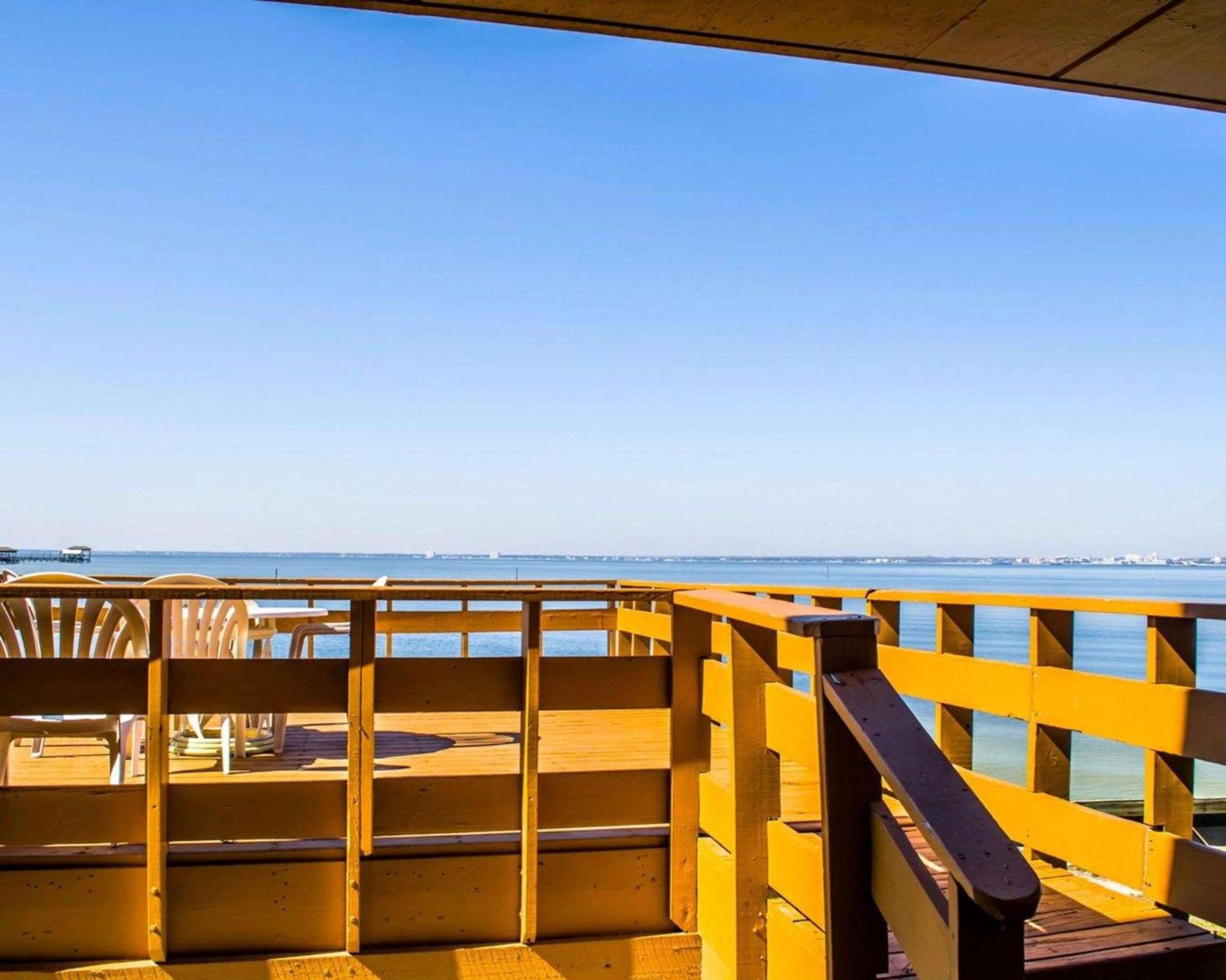 Quality Inn & Suites Gulf Breeze Bayside near Pensacola Beach — hotel in Gulf Breeze