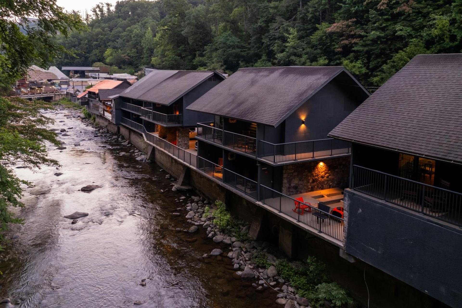 Historic Rocky Waters Inn, A Small Luxury Hotel — hotel in Gatlinburg