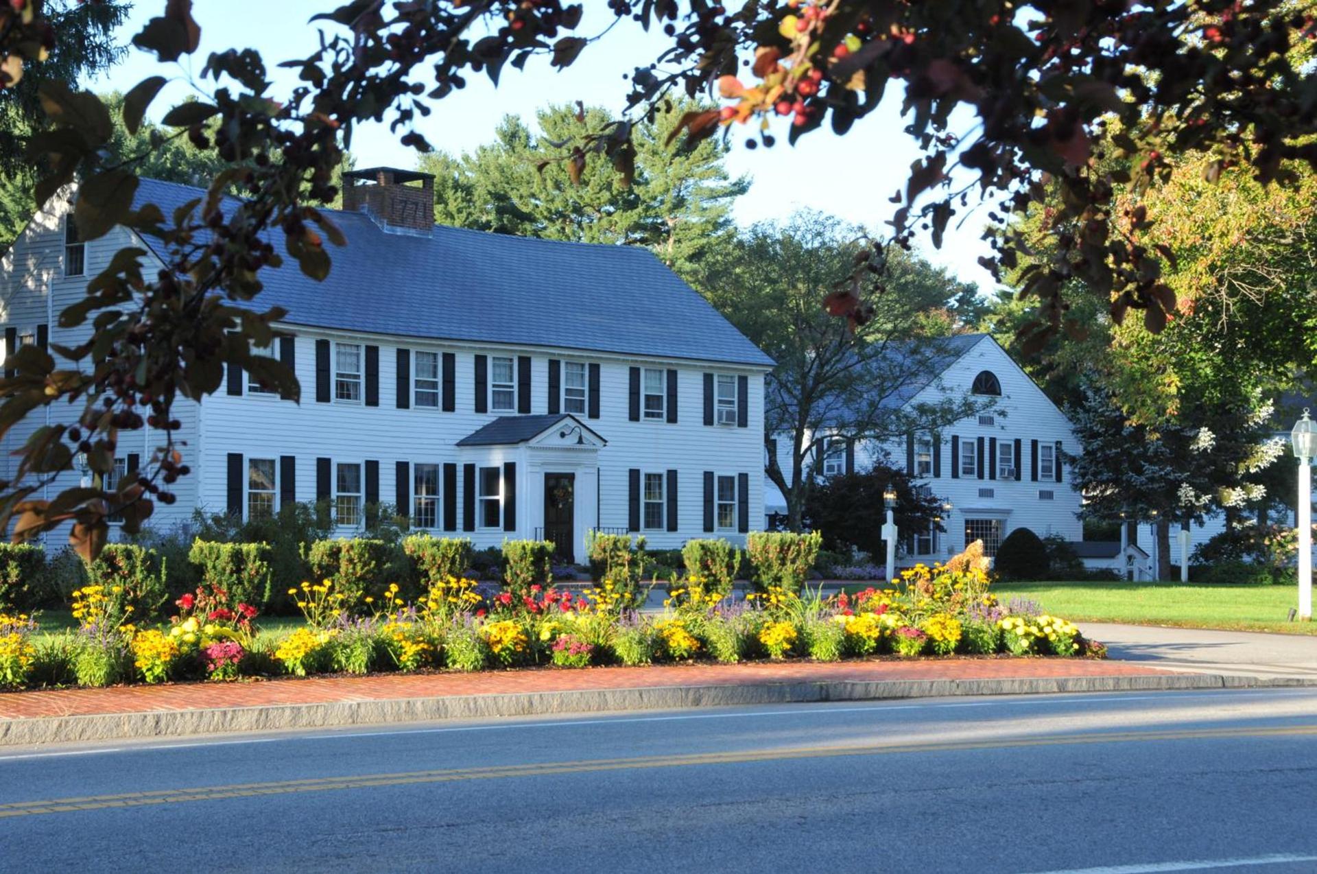 Publick House Historic Inn and Country Motor Lodge — hotel in Sturbridge