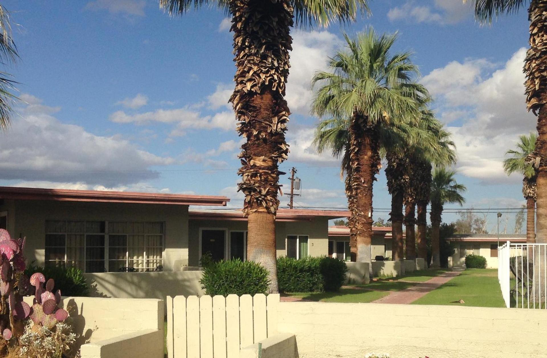 Stanlunds Inn and Suites — hotel in Borrego Springs