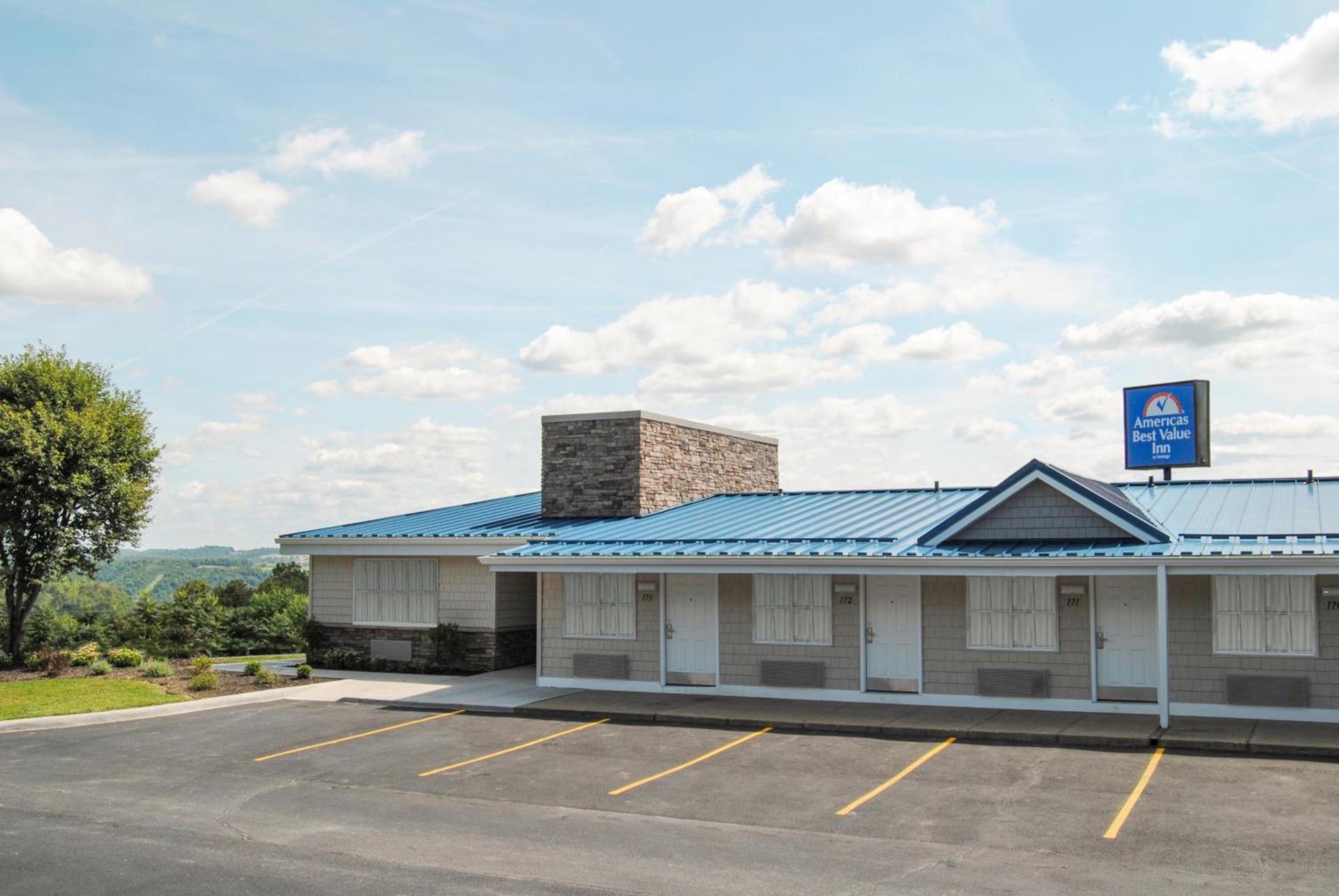 Americas Best Value Inn & Suites St Clairsville Wheeling — hotel in Saint Clairsville