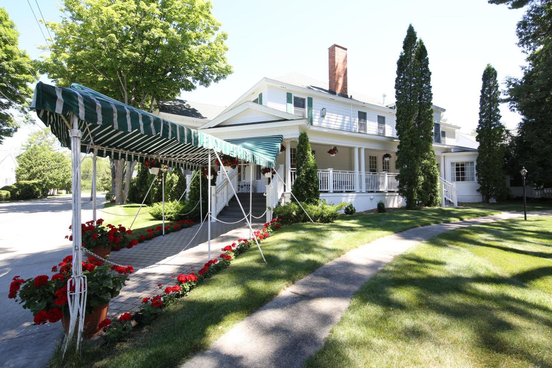 Colonial Inn Harbor Springs — hotel in Harbor Springs
