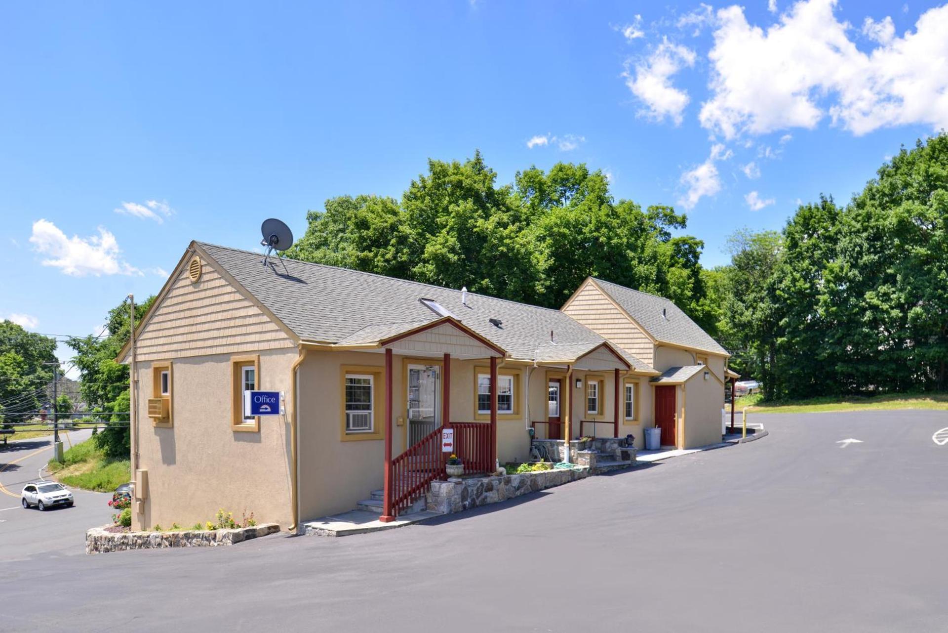 Golden Hill Inn-Danbury — hotel in Danbury