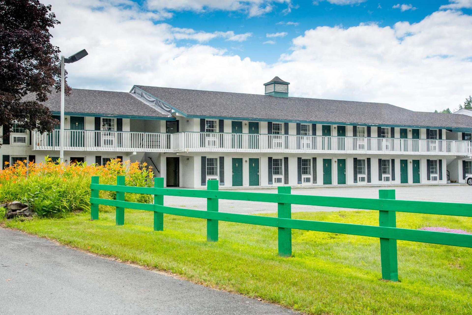 Colonnade Inn