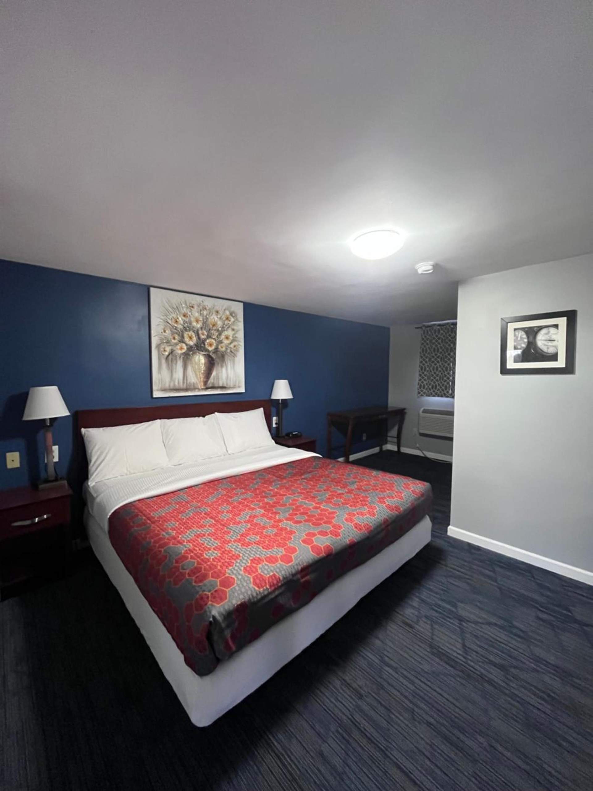 Chaplin Inn & Suites