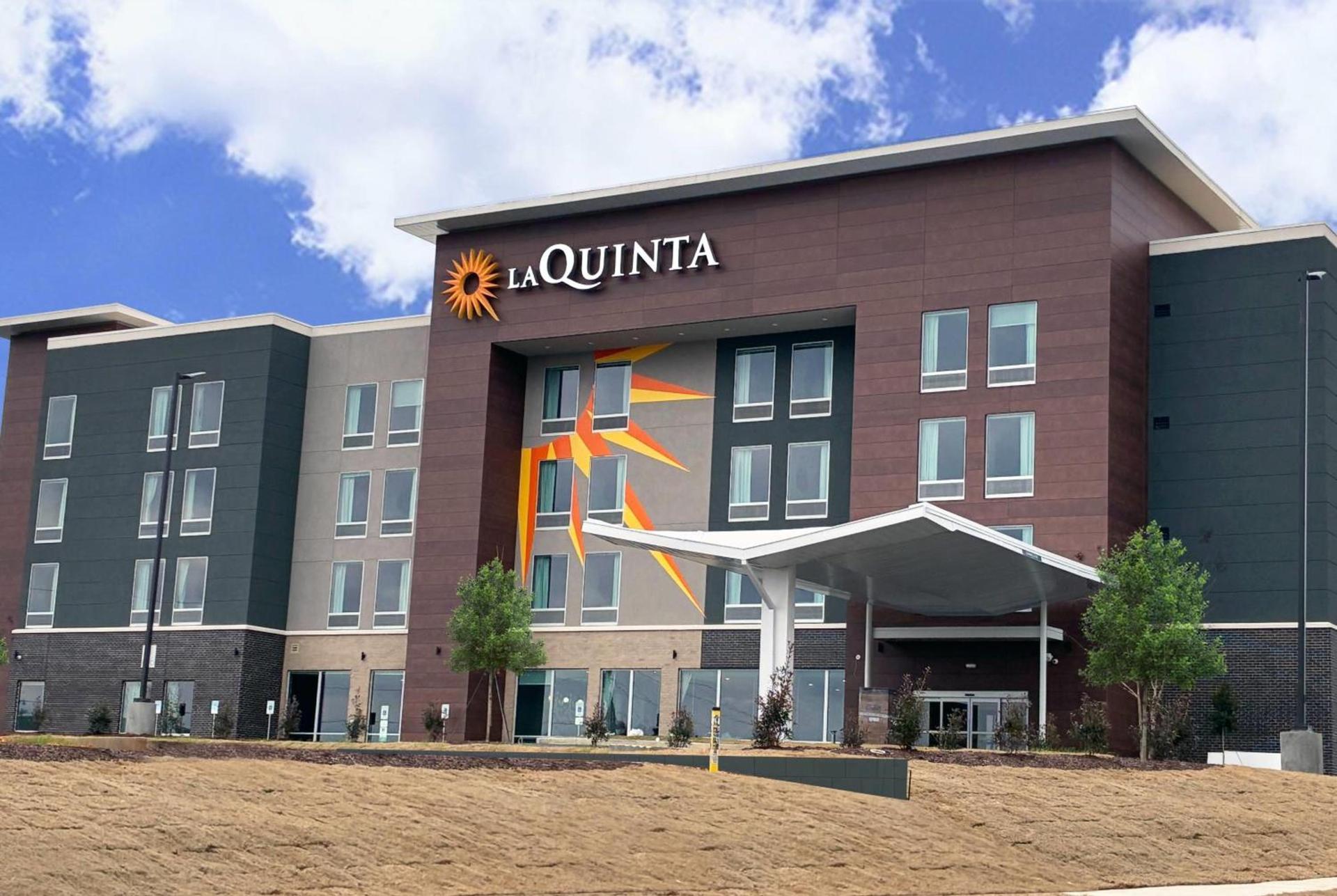 La Quinta Inn & Suites by Wyndham Athens I-65 — hotel in Athens