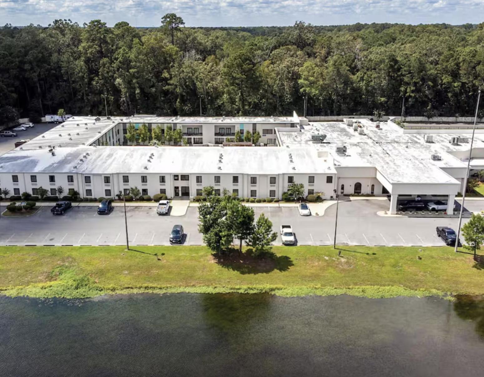 Clarks Inn Savannah Airport — hotel in Pooler
