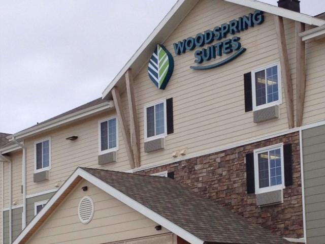 Suburban Studios — hotel in Watford City