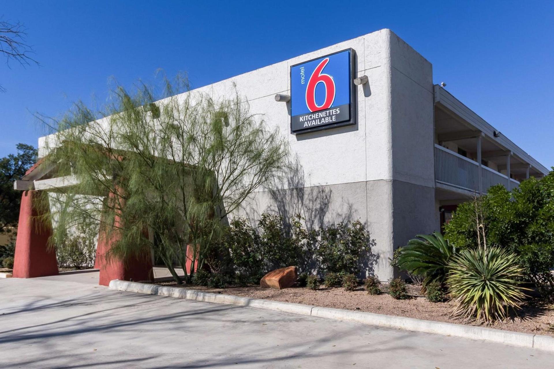 Motel 6-Uvalde, TX — hotel in Uvalde